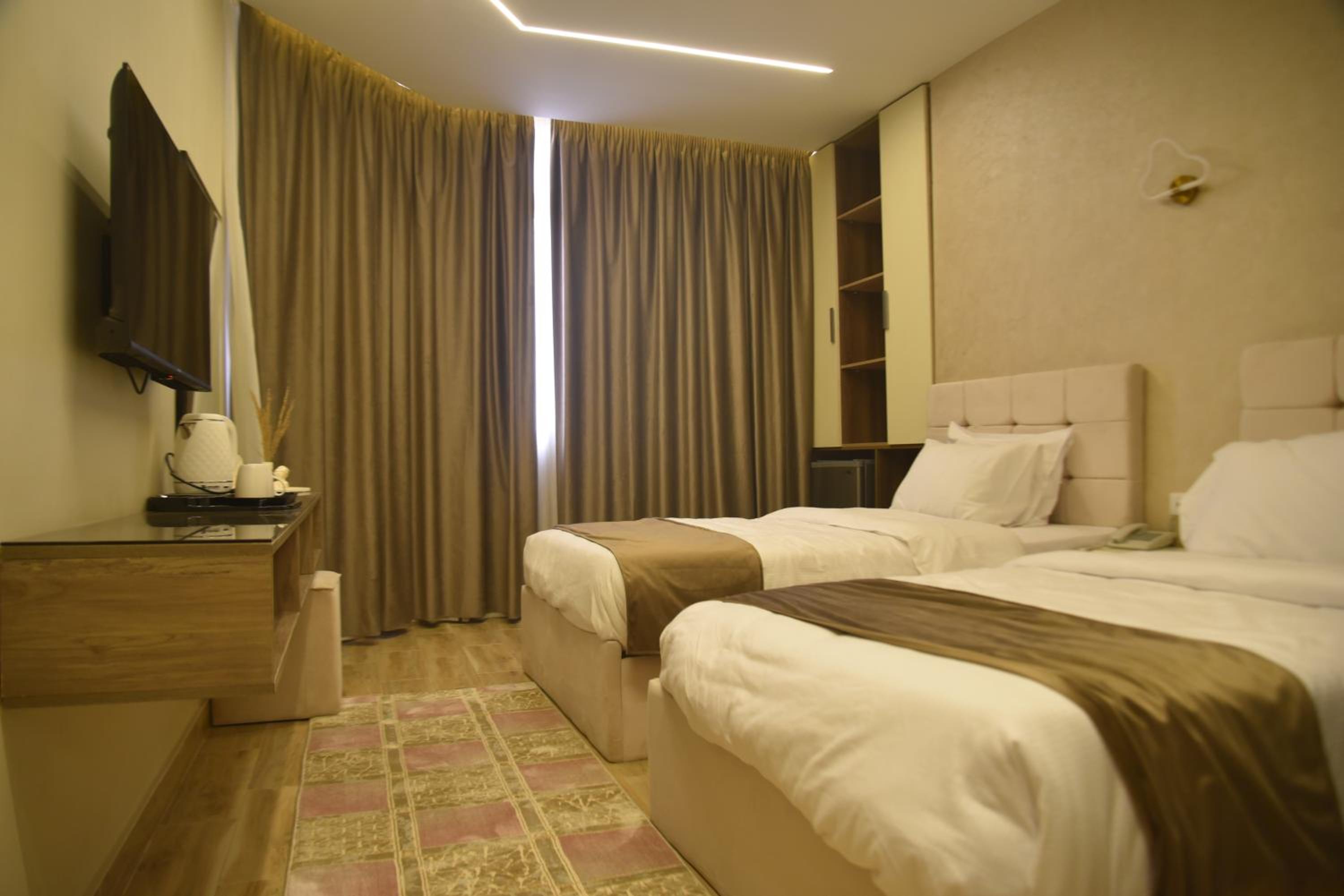 Pyramids Wonders Hotel