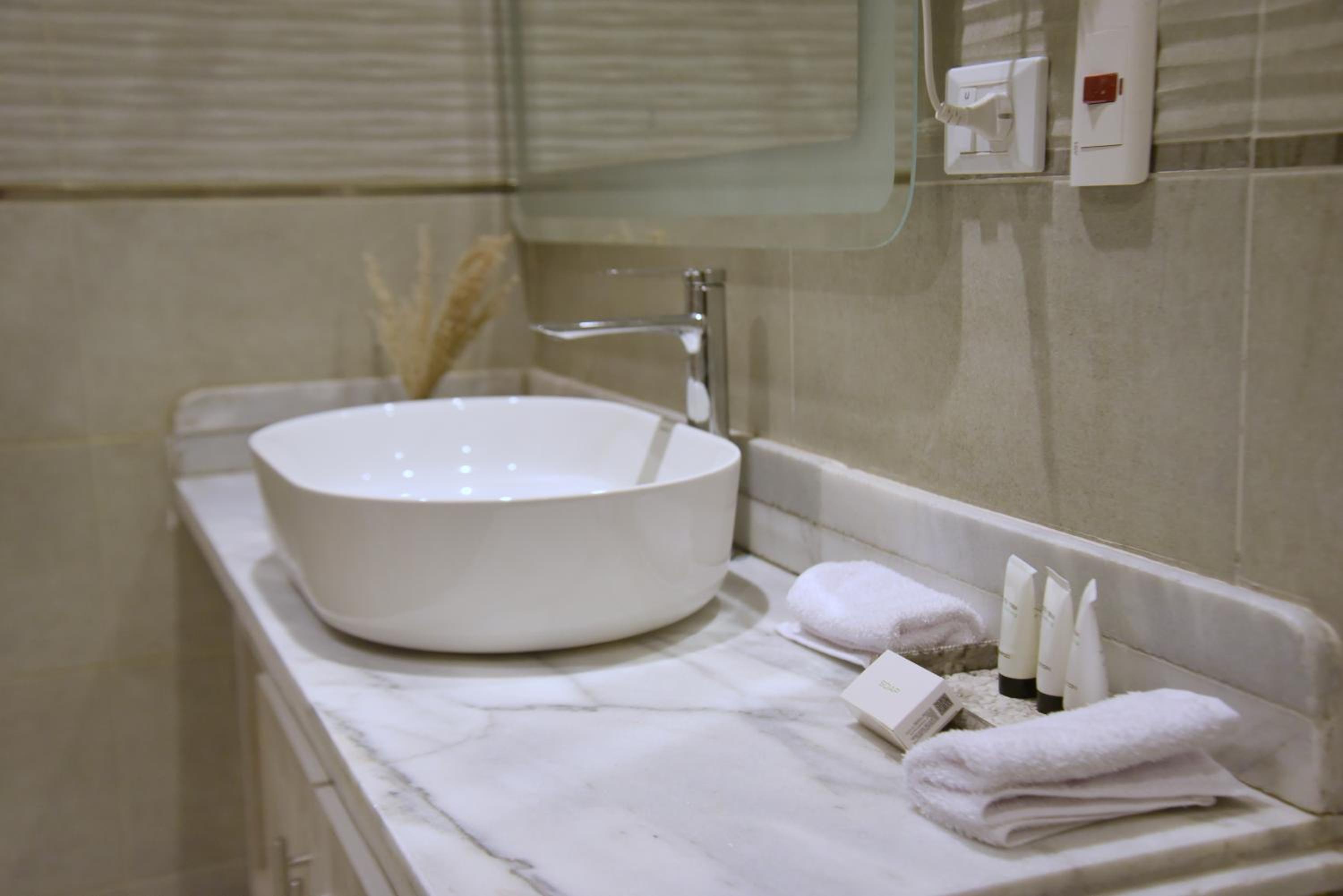 Pyramids Wonders Hotel