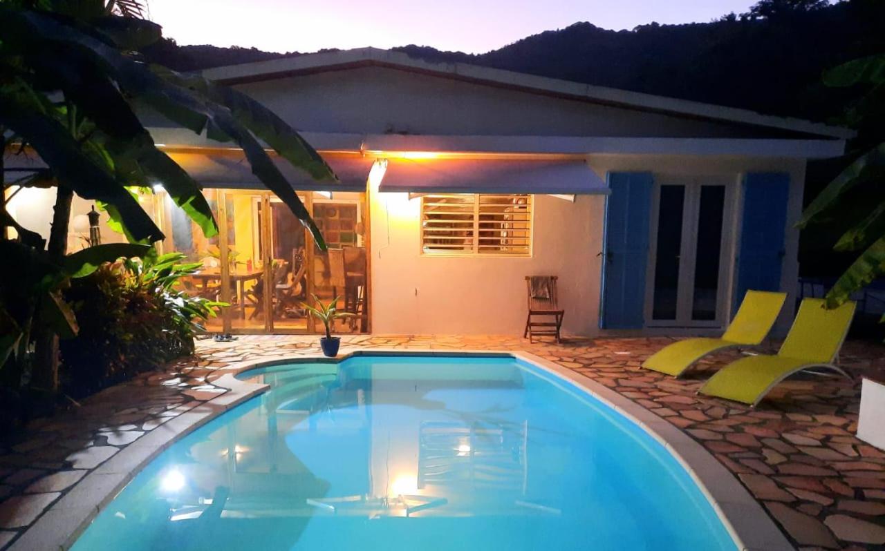 Chambre indépendante donnant sur piscine