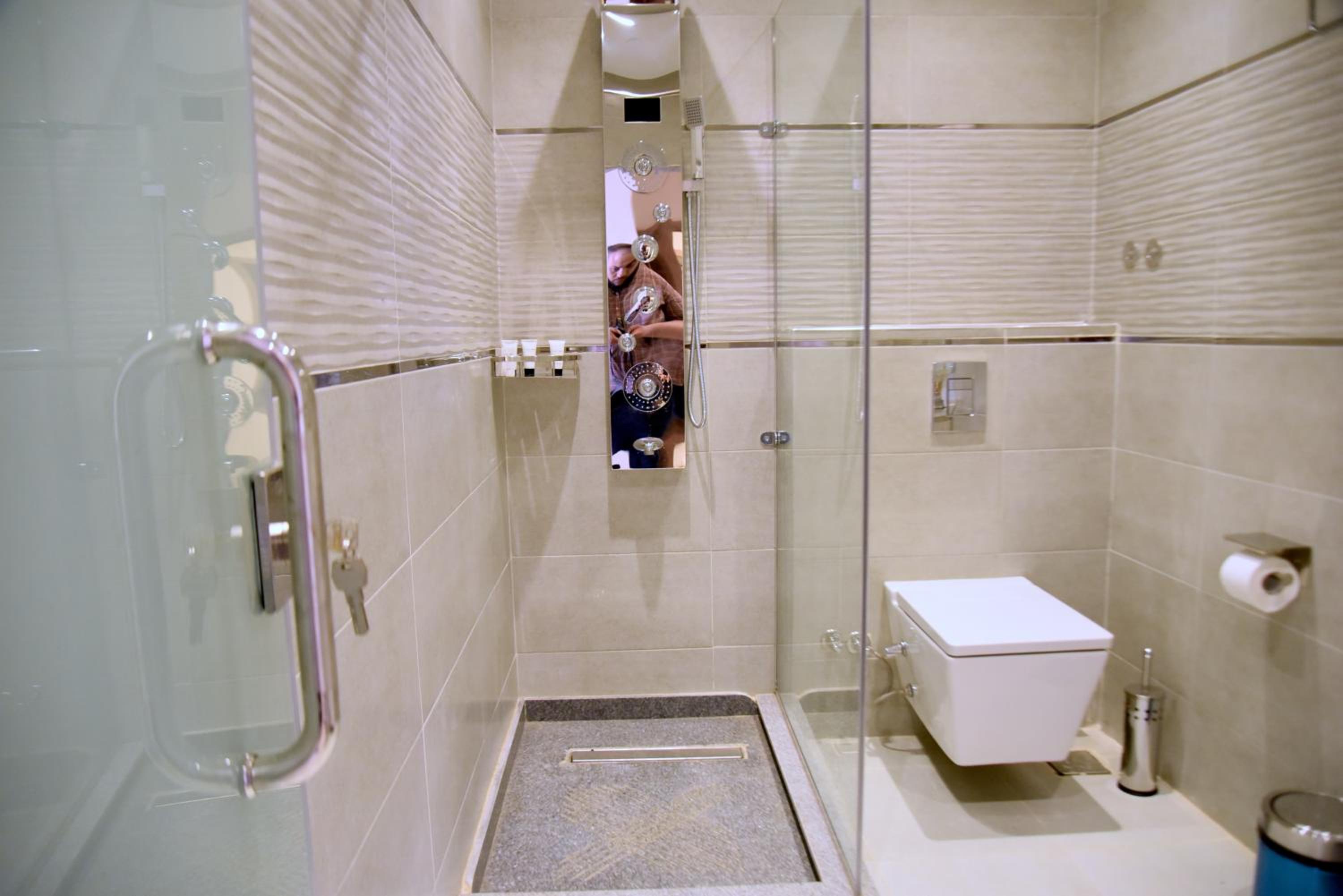 Pyramids Wonders Hotel