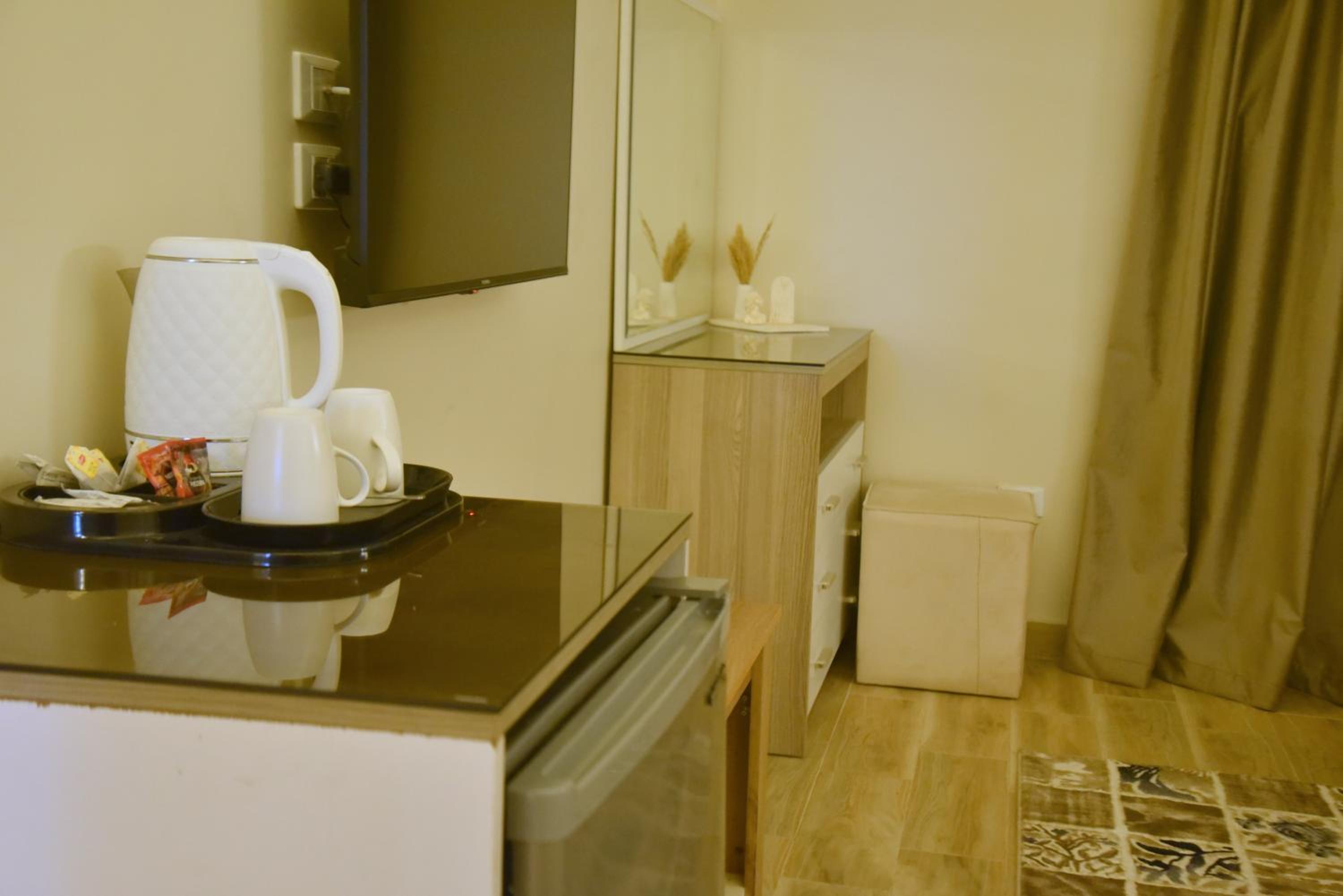 Pyramids Wonders Hotel
