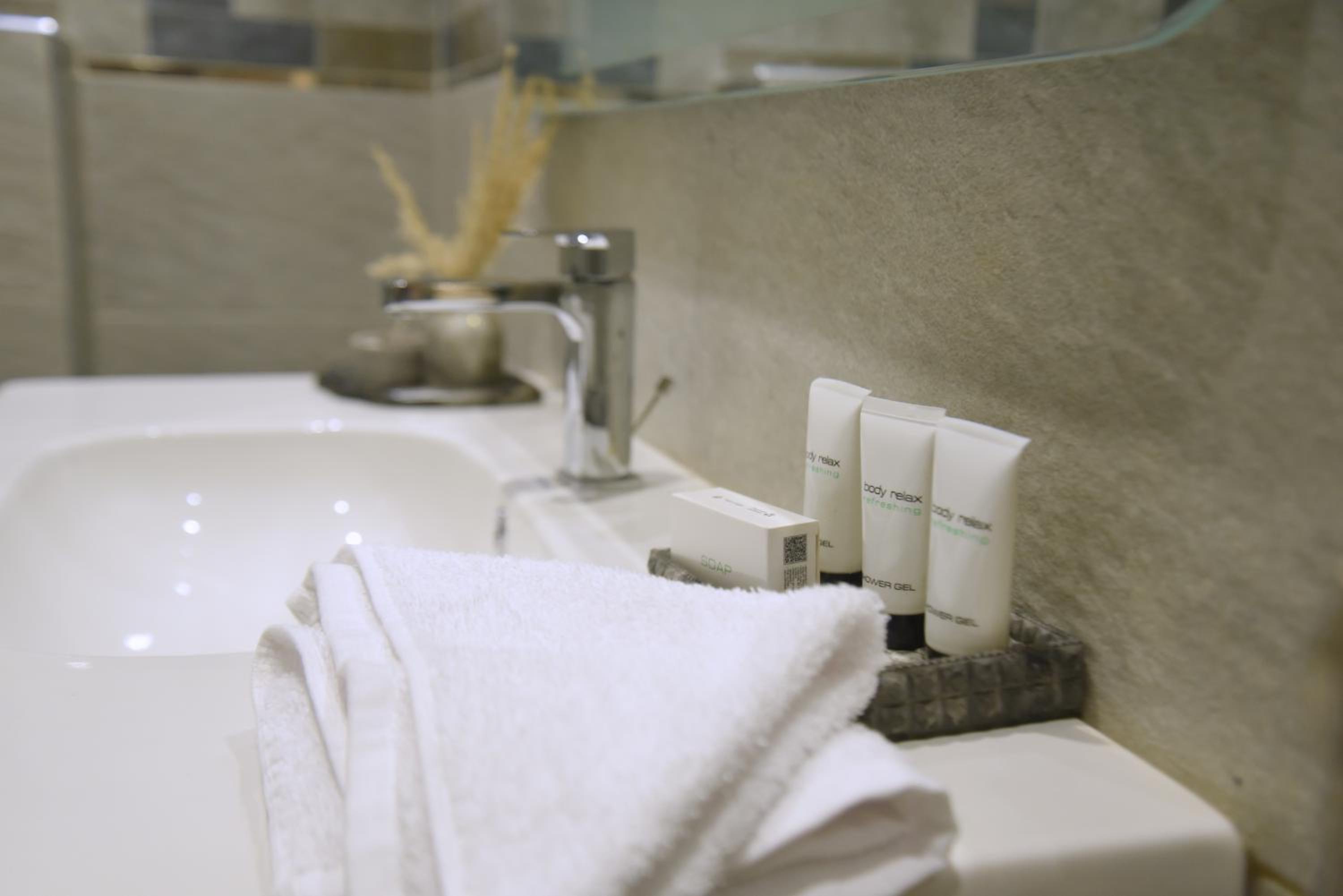 Pyramids Wonders Hotel