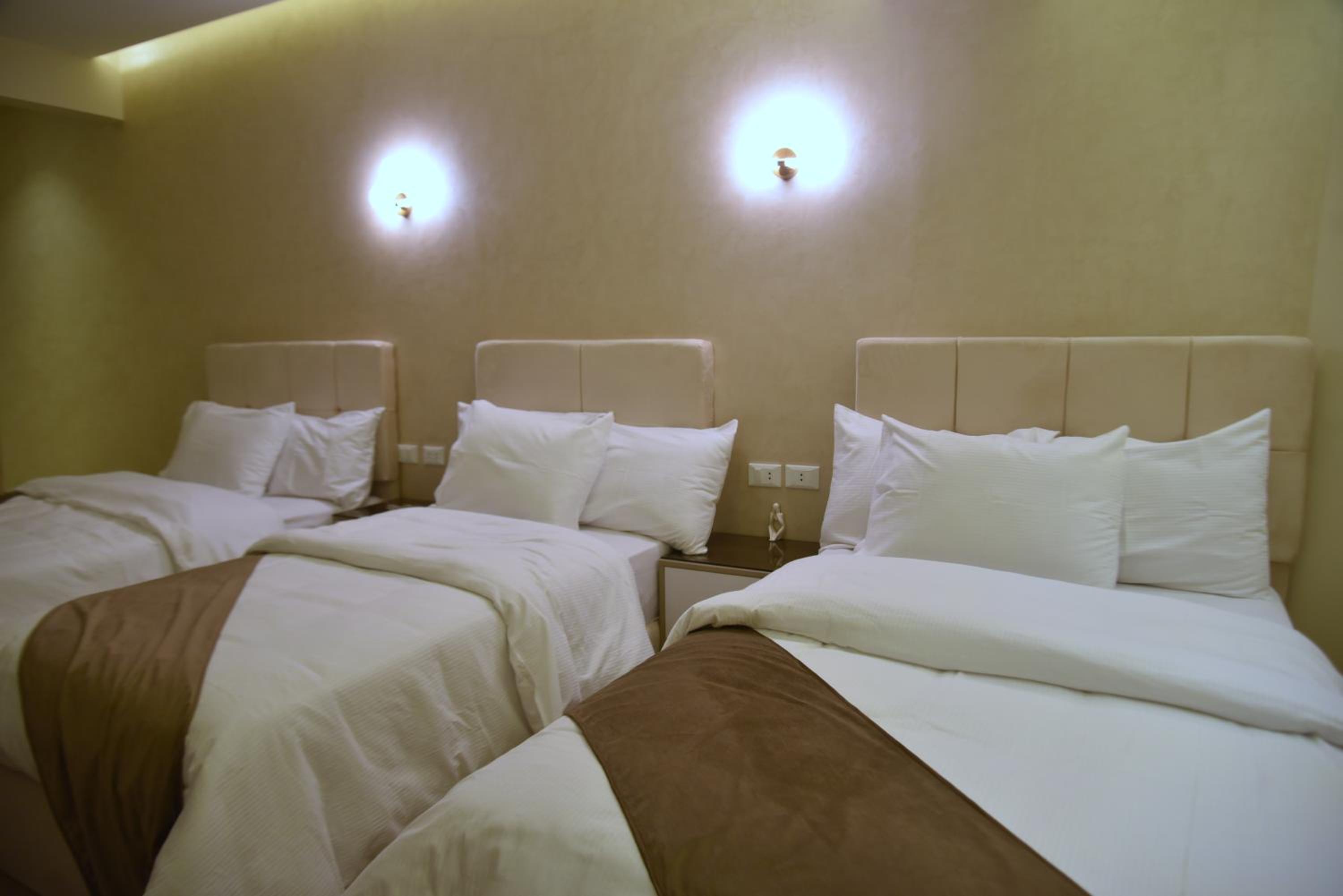 Pyramids Wonders Hotel