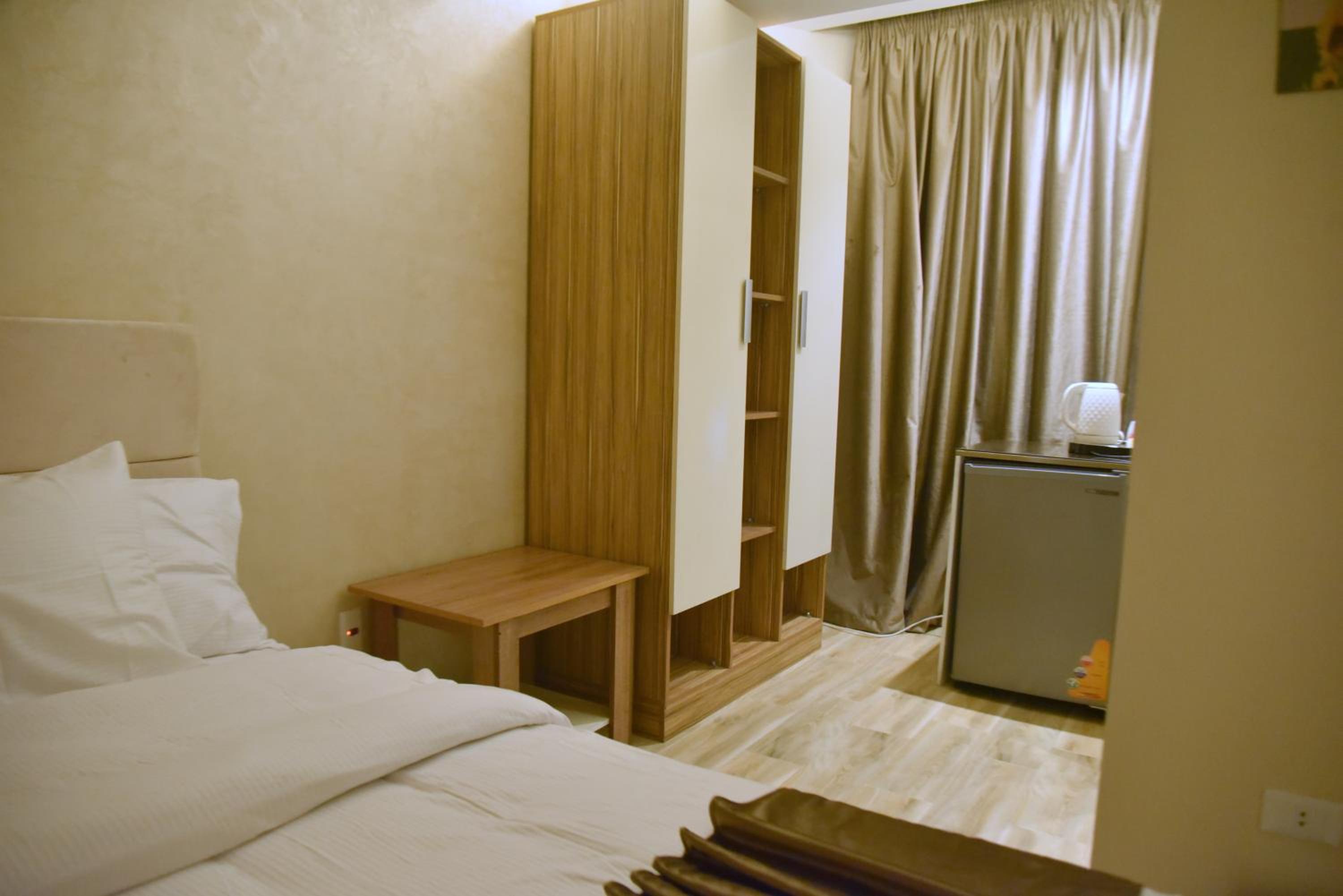 Pyramids Wonders Hotel