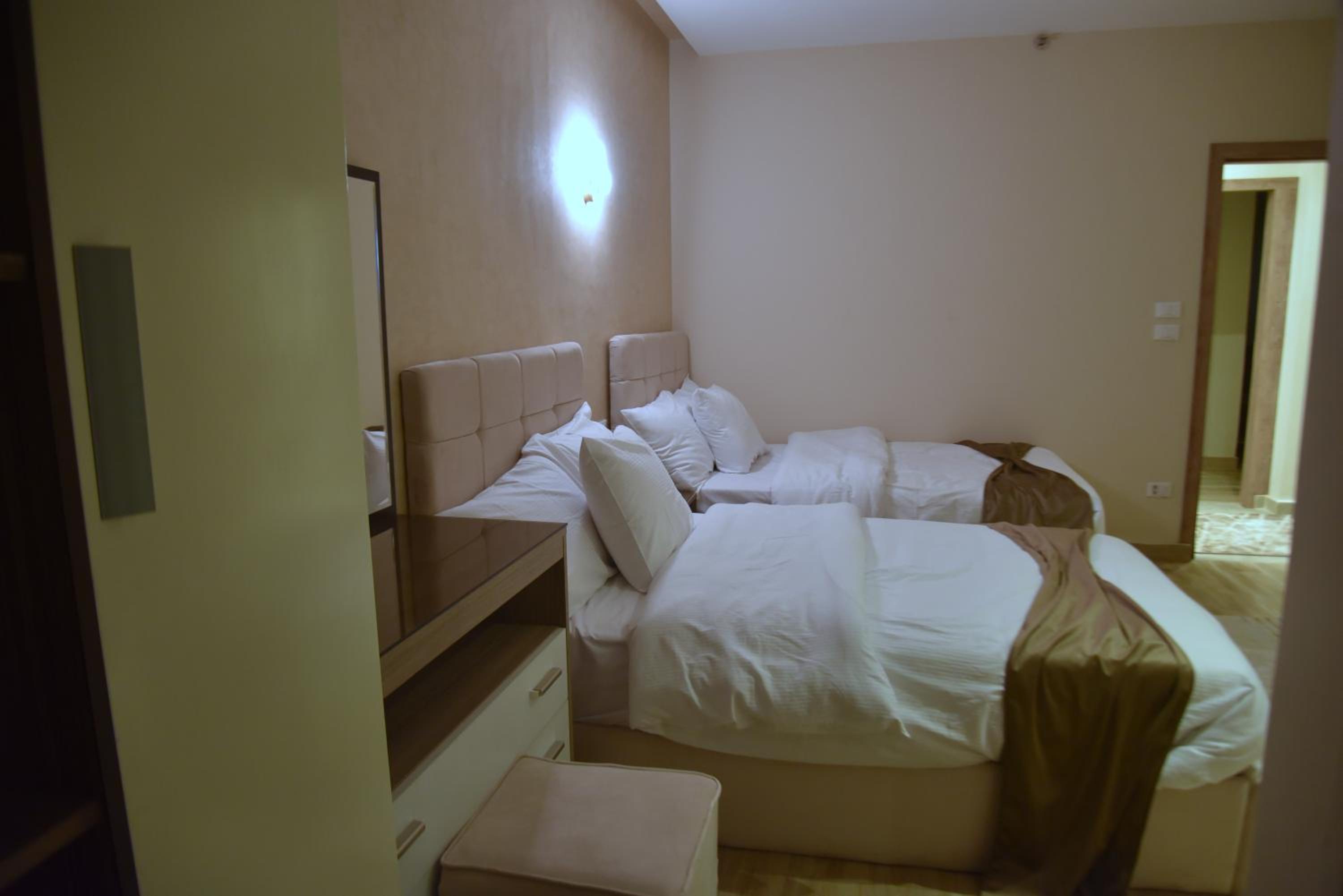 Pyramids Wonders Hotel