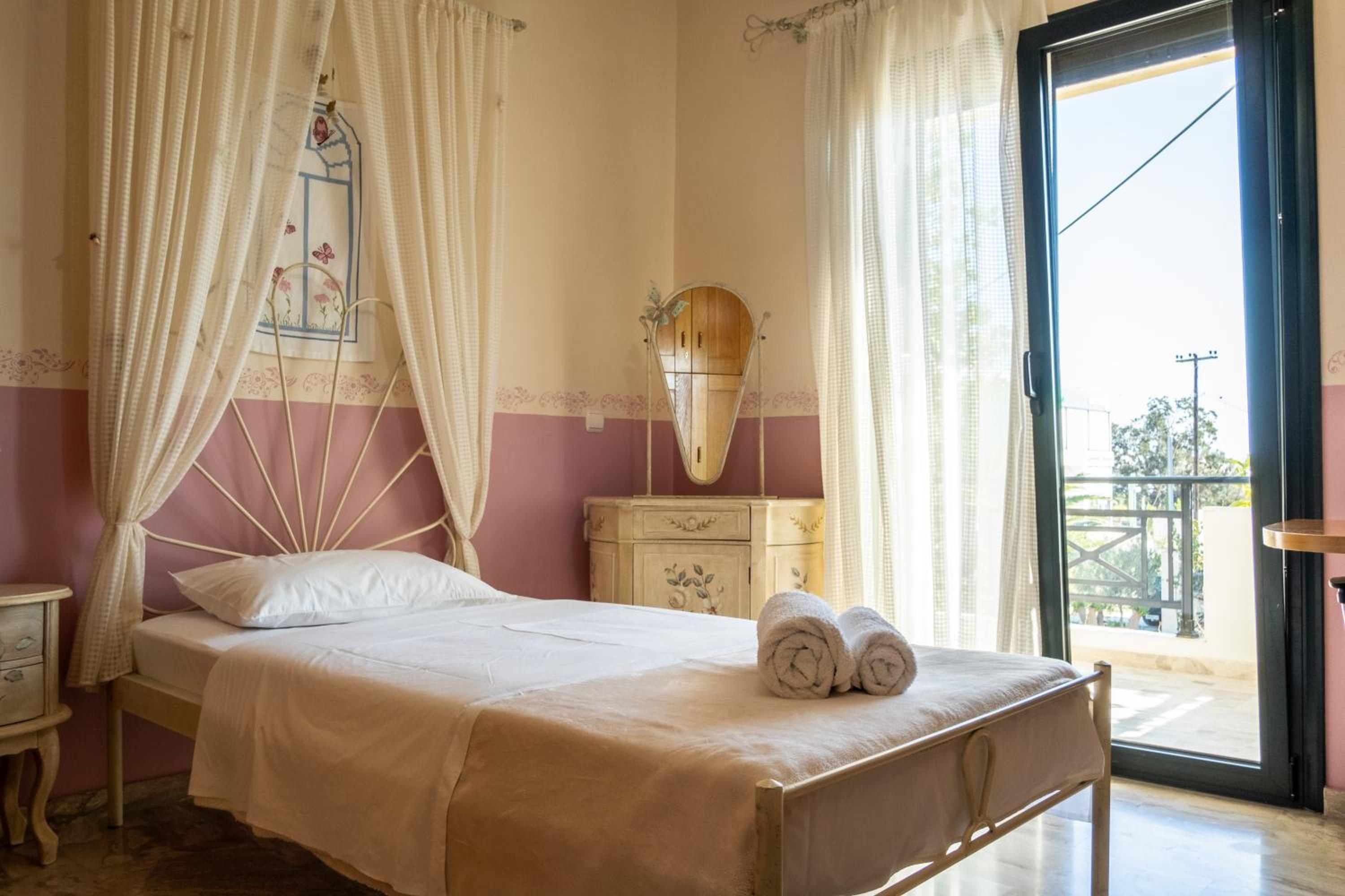 Spacious House in a Quiet Neighbourhood photo 2