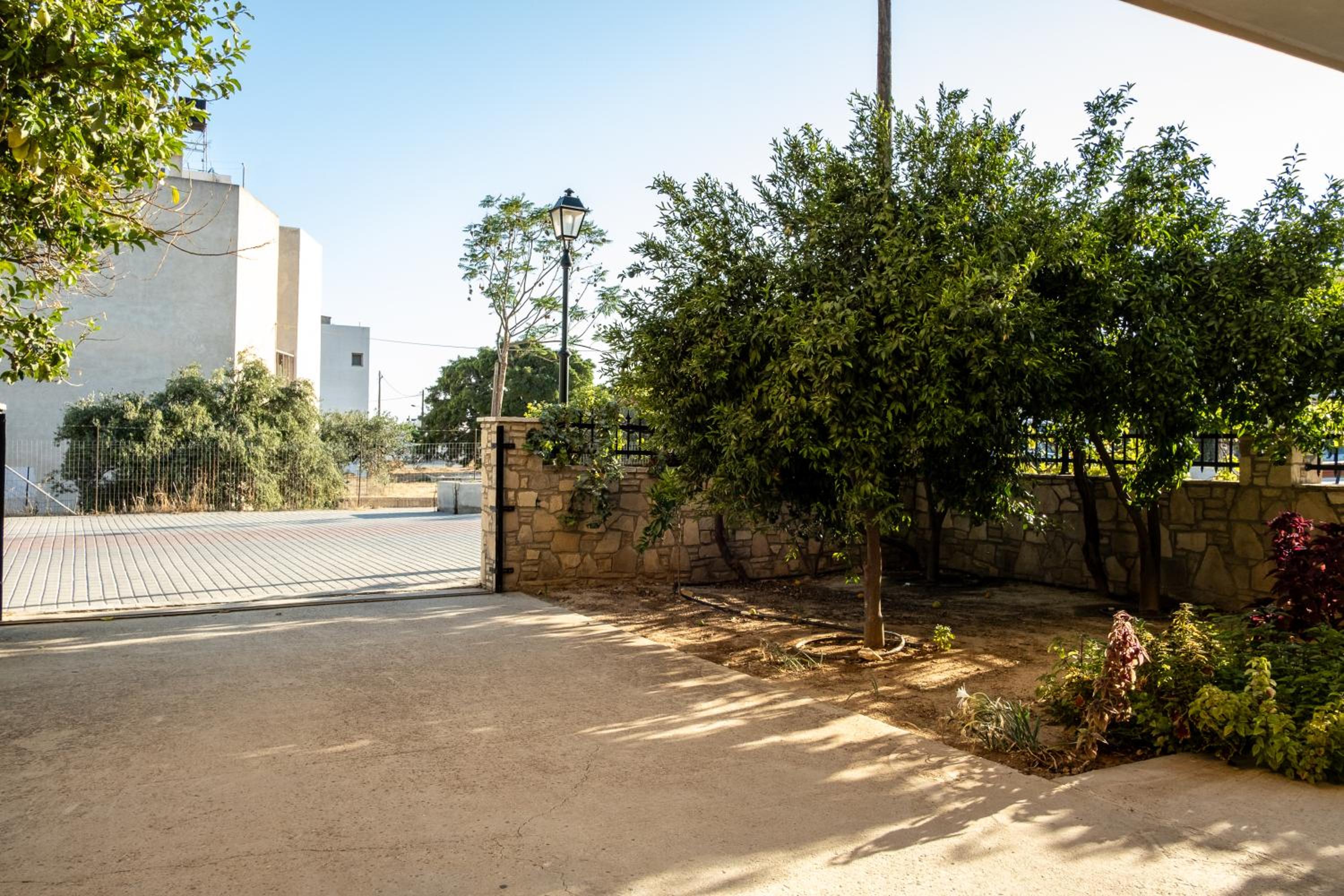 Spacious House in a Quiet Neighbourhood view 2