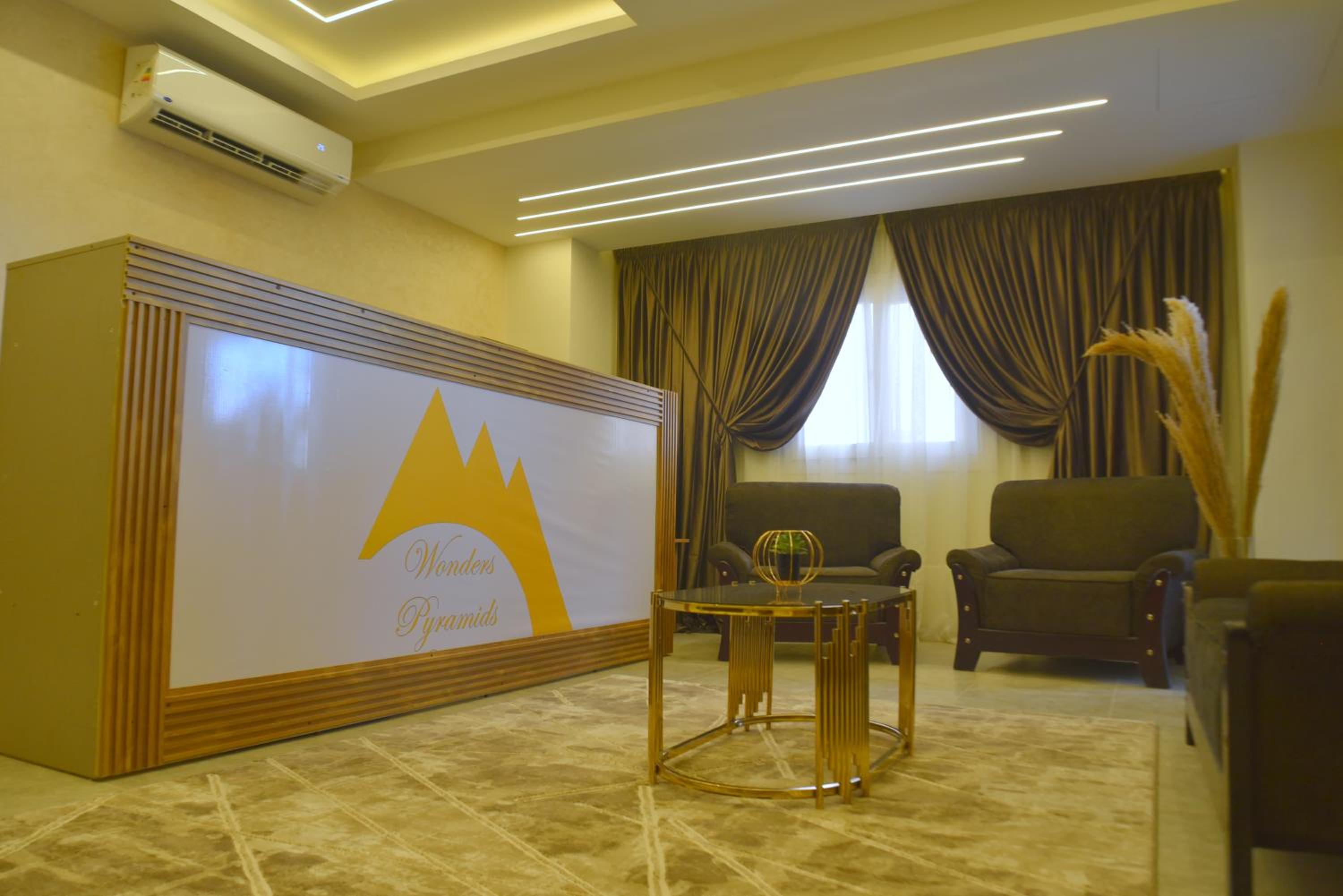 Pyramids Wonders Hotel