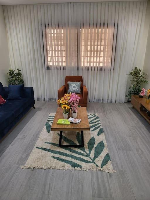 Appartement lumineux et confortable aux Mamelles