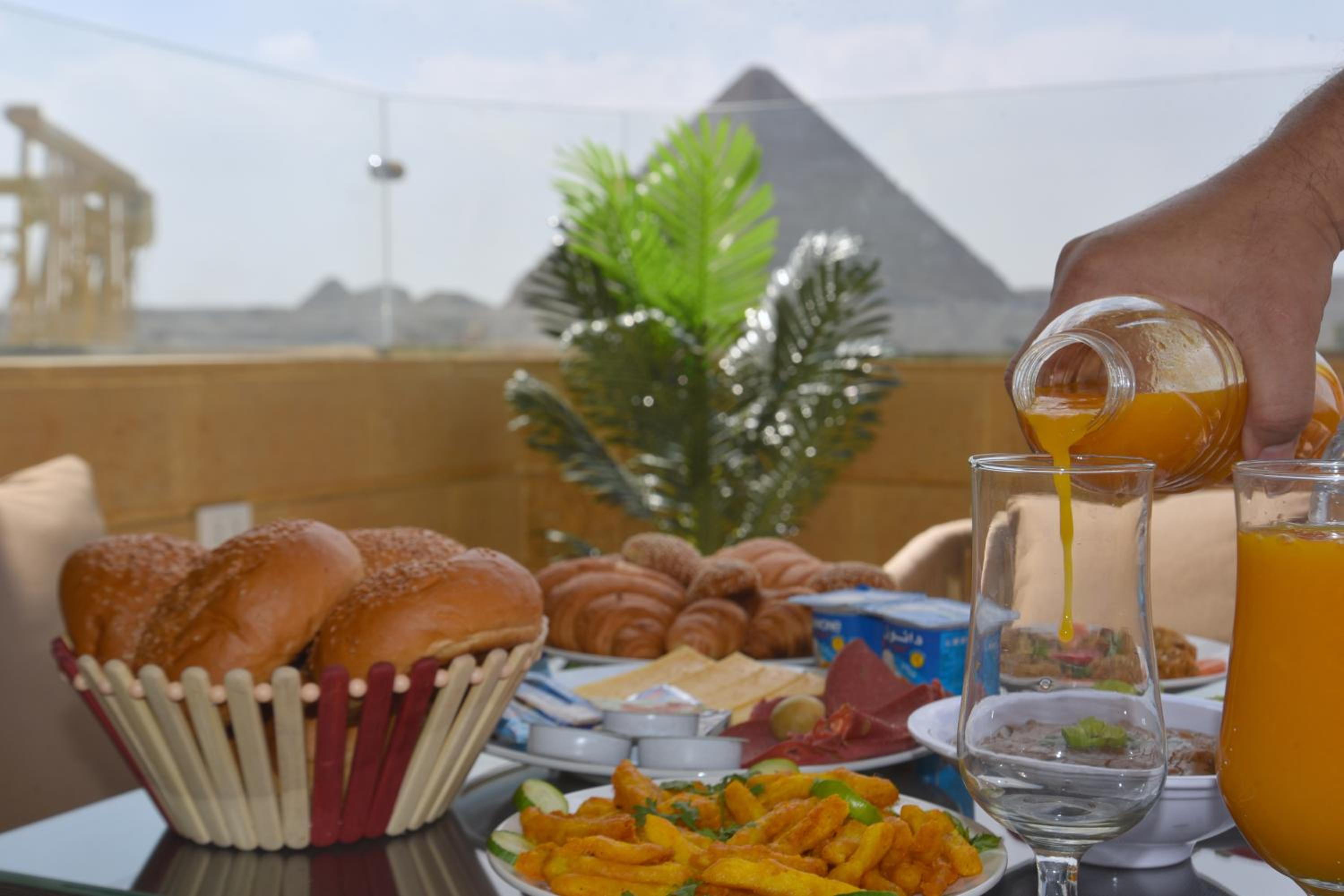 Pyramids Wonders Hotel