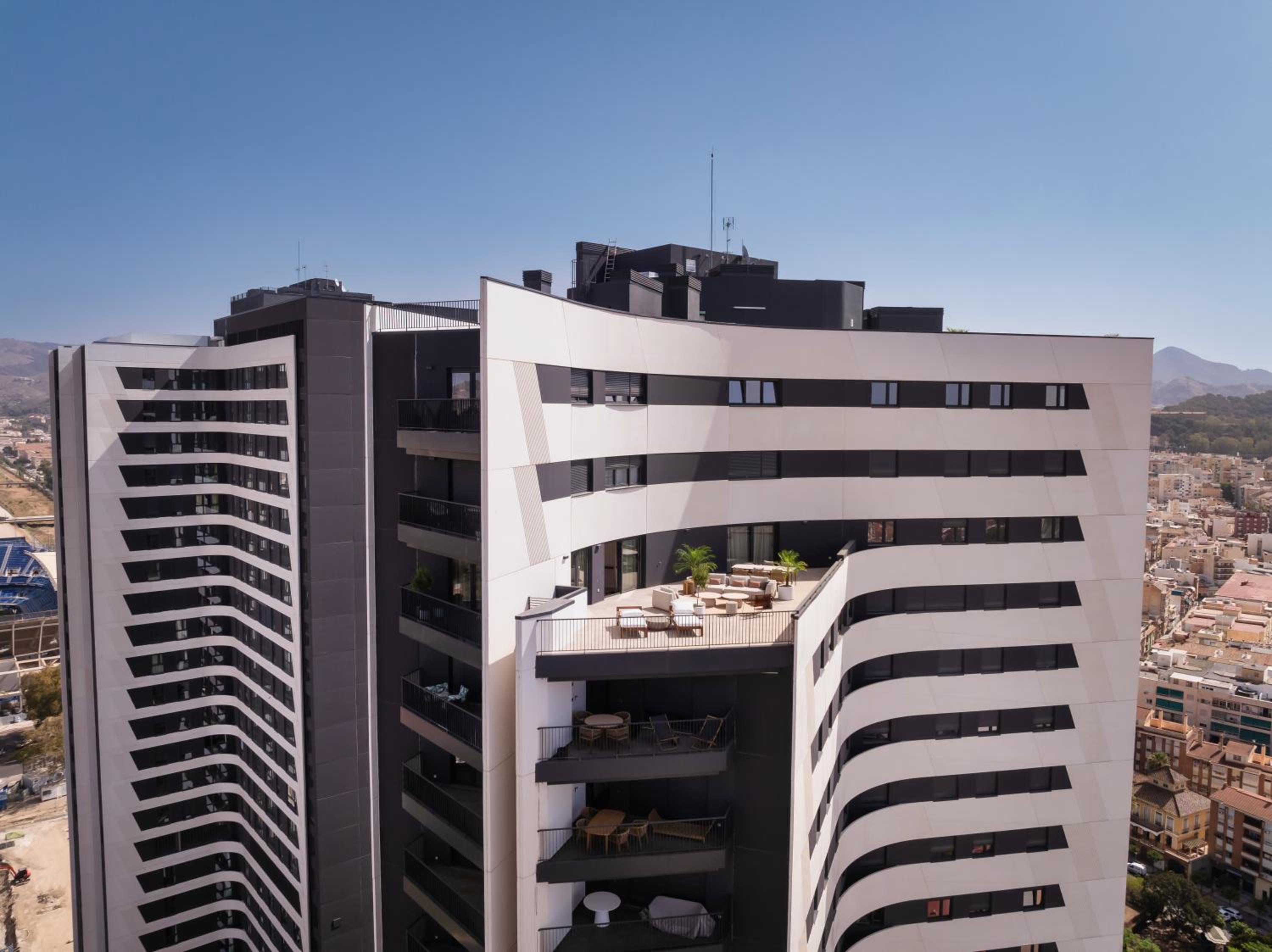 Modern 2 bed apartment 23 floor Urban Sky