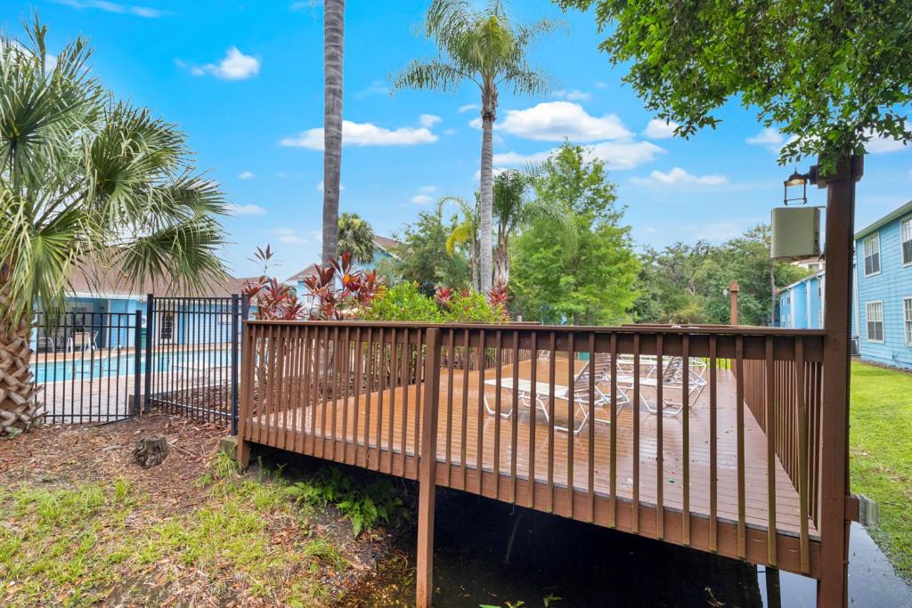 Quaint Getaway! 3 Bedroom Condo Near Disney Parks! view 5