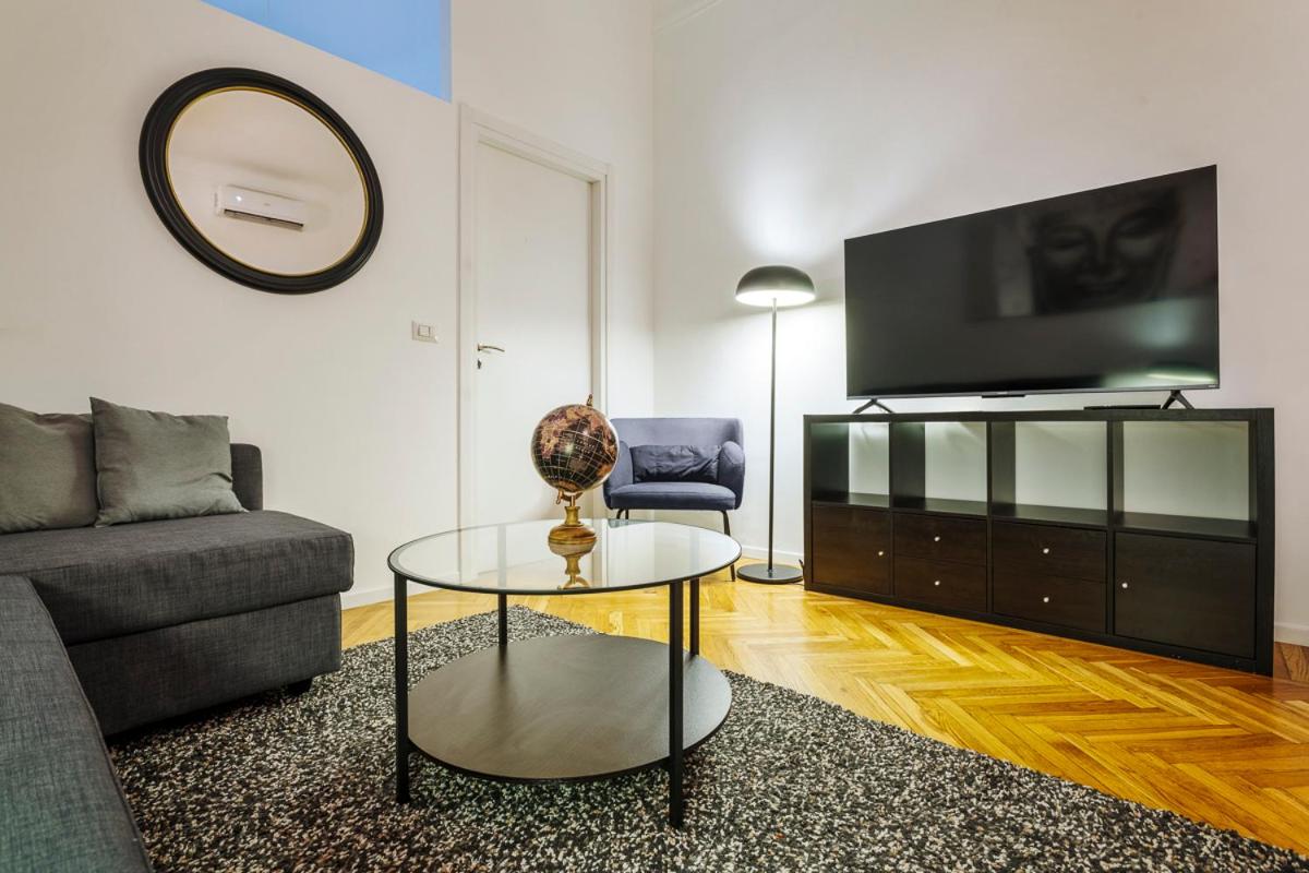 Luxury 4 bedrooms apartments Close to Duomo