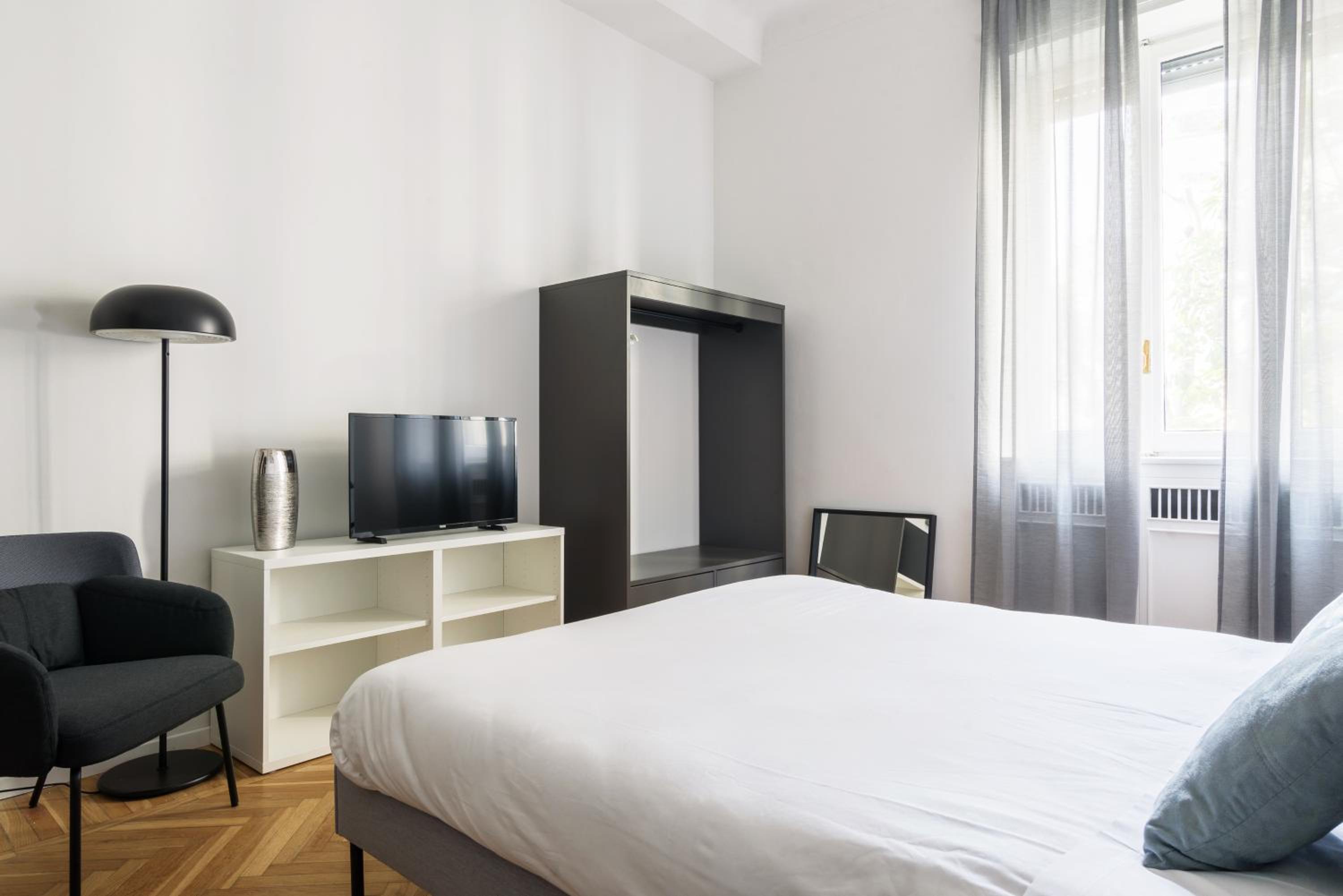 Luxury 4 bedrooms apartments Close to Duomo
