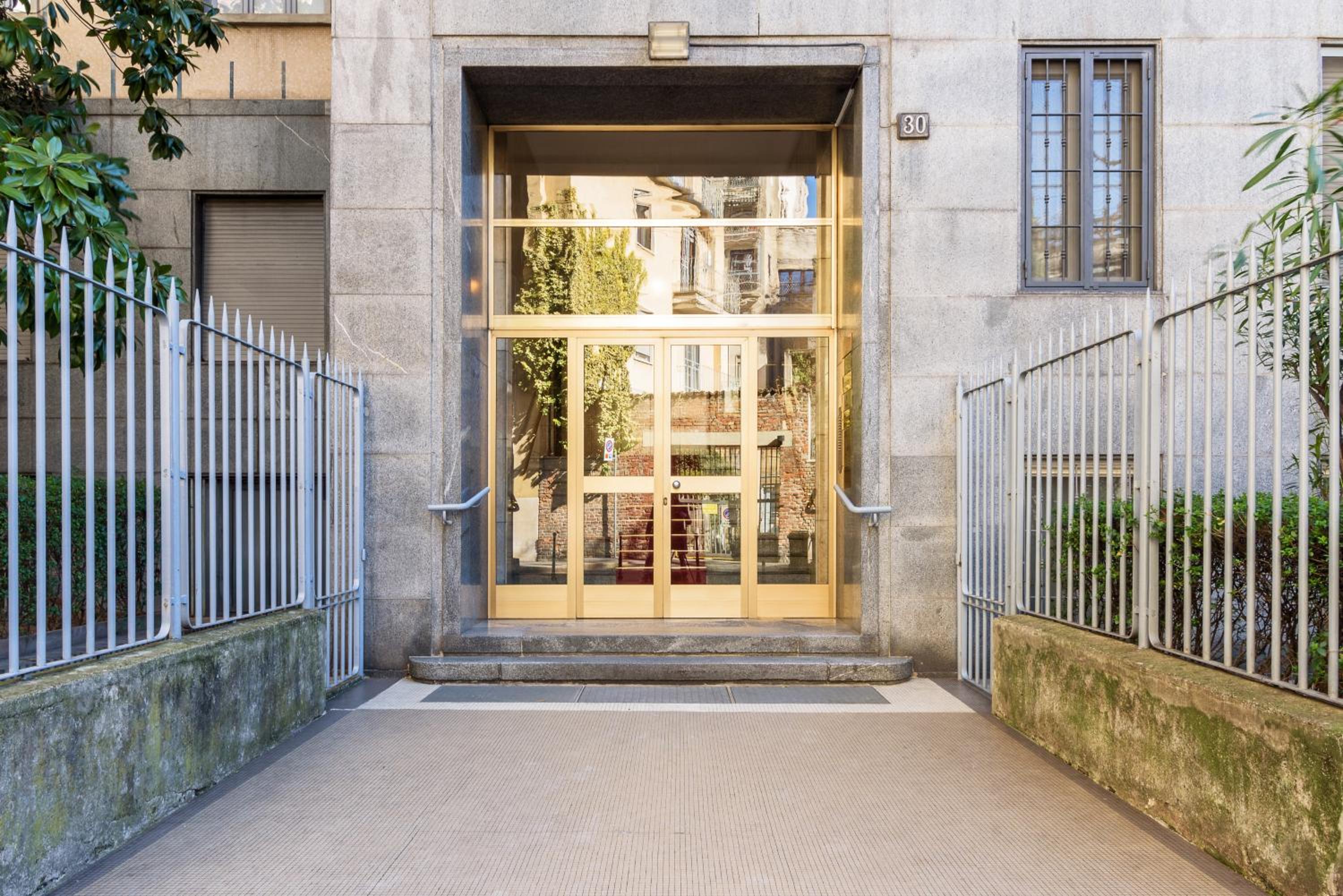 Luxury 4 bedrooms apartments Close to Duomo