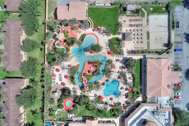 Sweet Getaway! Luxury Gated Resort & Lazy River view 5