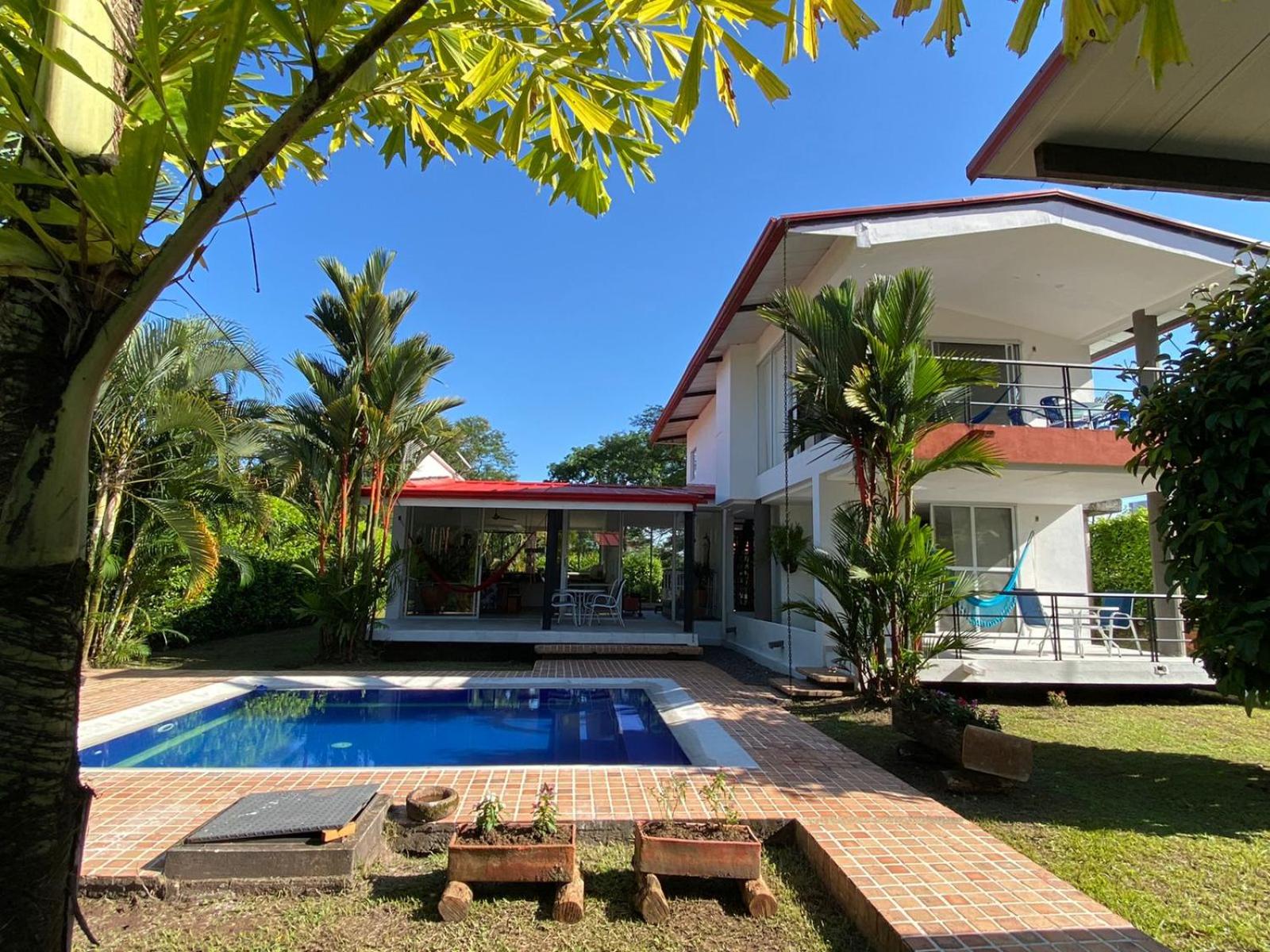 Hermosa Casa de Verano con Piscina - Villavicencio