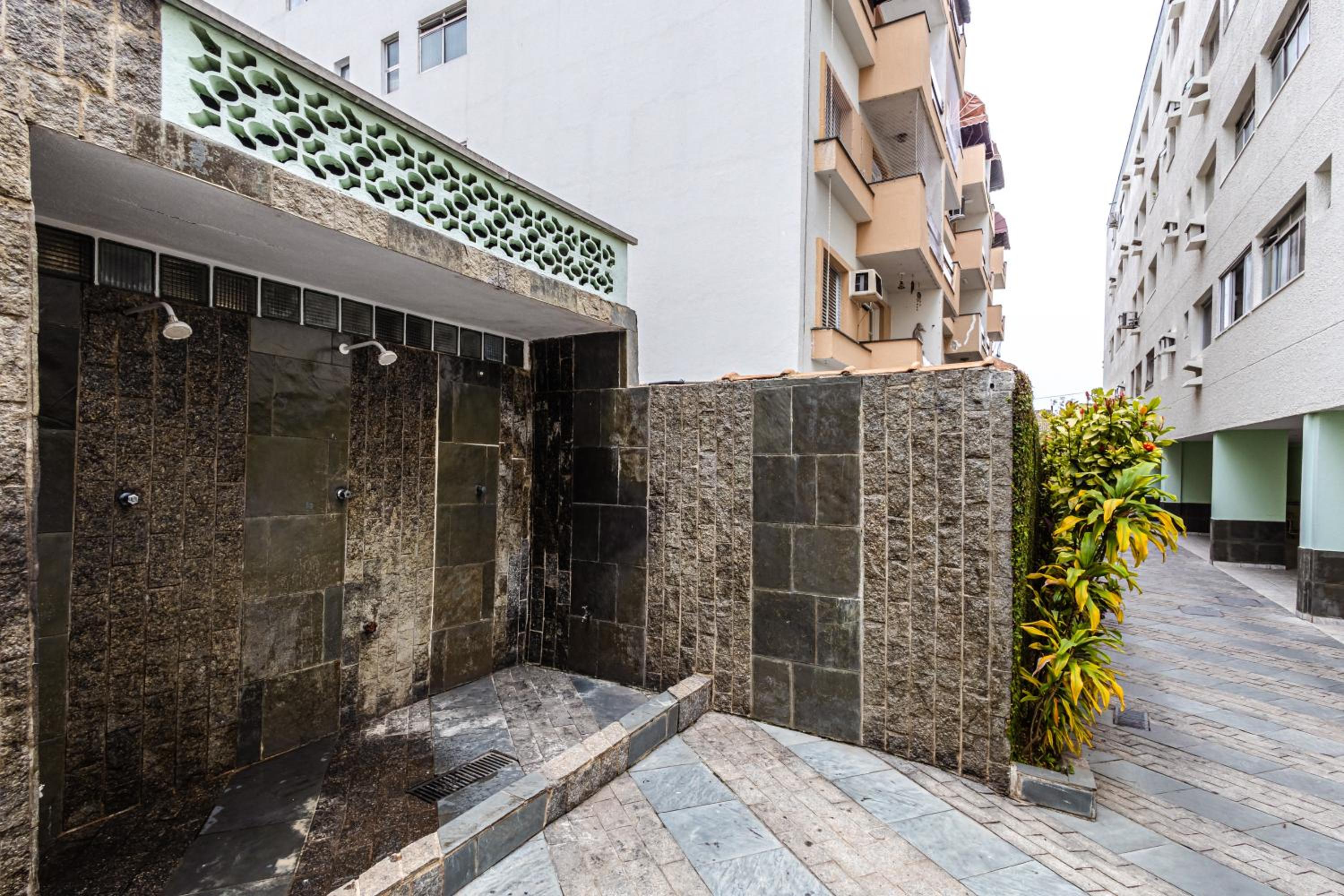 500m da Praia da Enseada,Excelente Localização Dom Pedro I,Próx Carrefour,Burguer King-Apto de 1Quarto,Ar Cond,Cozinha Completa,Varanda ,Estacionamento,Por