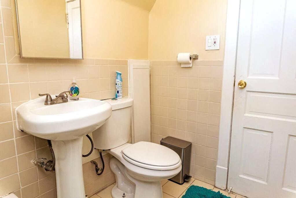 Exquisite Rogers Park 1 bedroom, 1 bath Apartment Near Evanston view 2