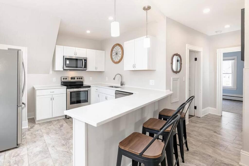 2-Unit House, big Lake Winnisquam views - Sleeps 13 view 3