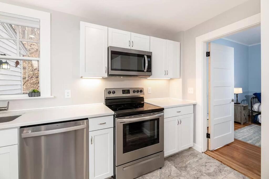 2-Unit House, big Lake Winnisquam views - Sleeps 13 view 4