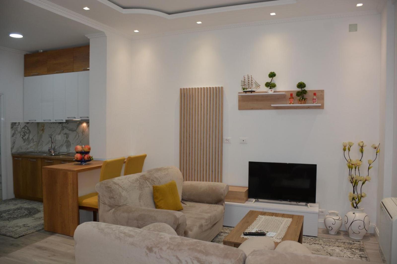 Guest House Nuhellari - Quiet family stay near Osumi Canyons