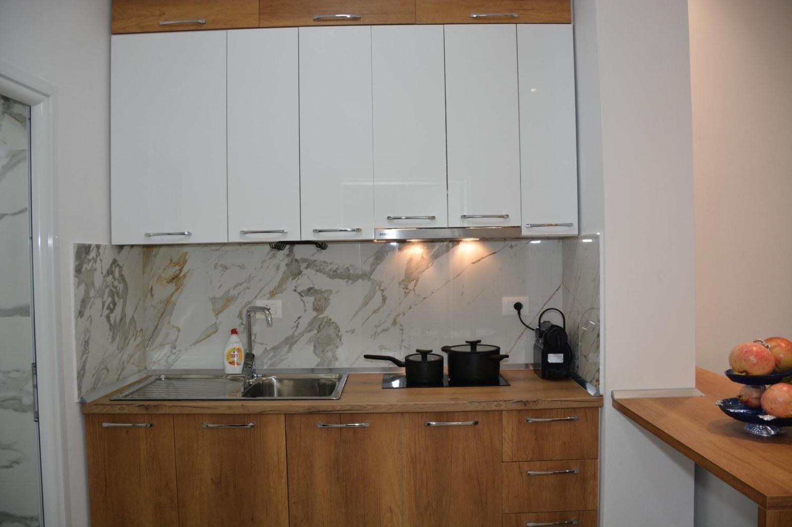 Guest House Nuhellari - Quiet family stay near Osumi Canyons