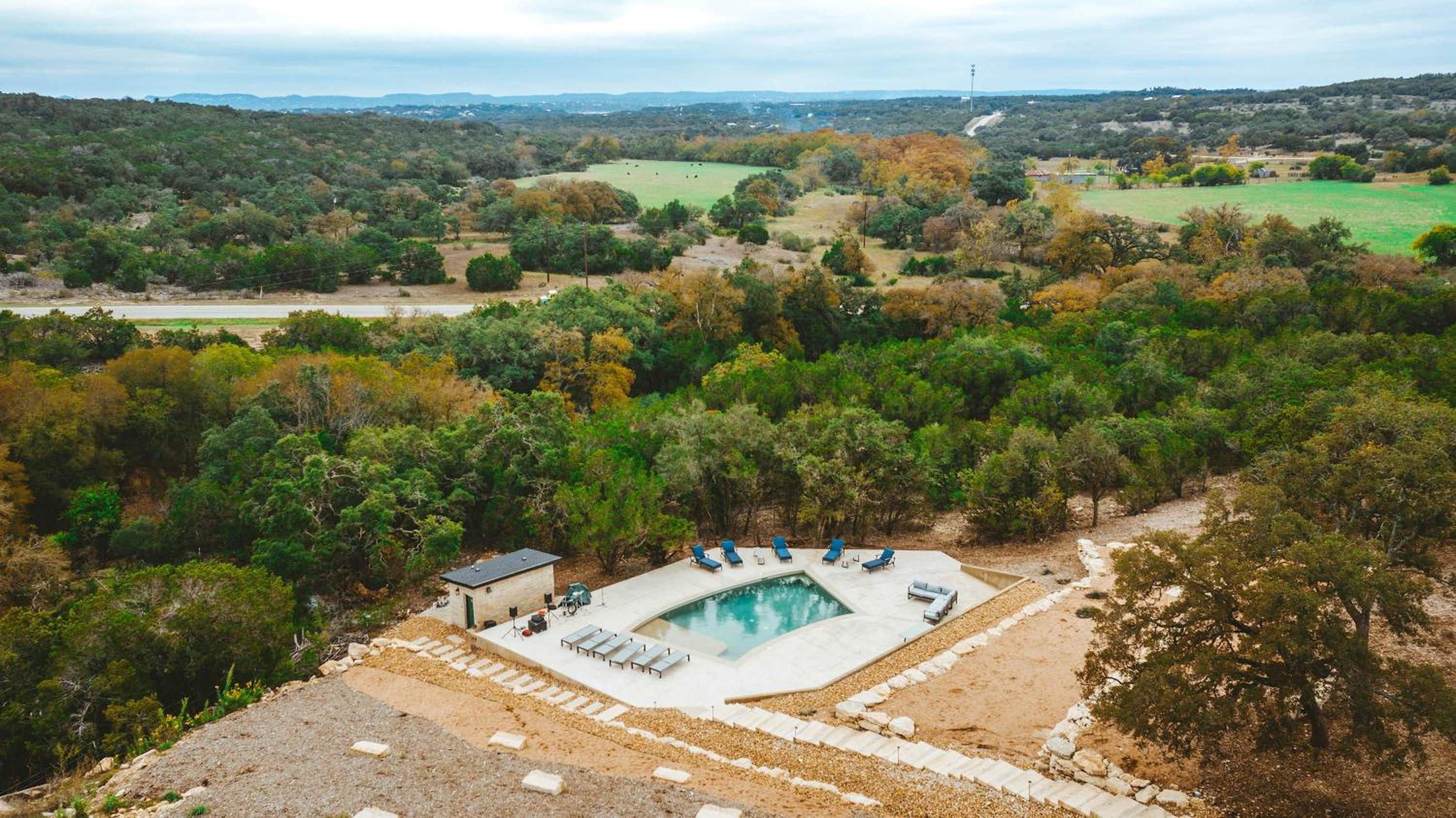 Starlight Horizon Cabin D - Pet-Friendly Texas Hill Country Cabin Near Canyon Lake - Pool, Stargazing & Group Getaways - Sleeps 8