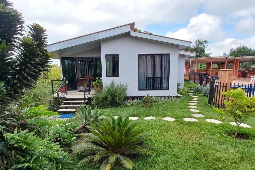 Cabaña Adropao Campestre con piscina y bbq
