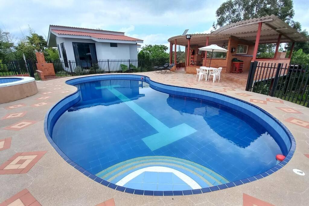 Cabaña Adropao Campestre con piscina y bbq