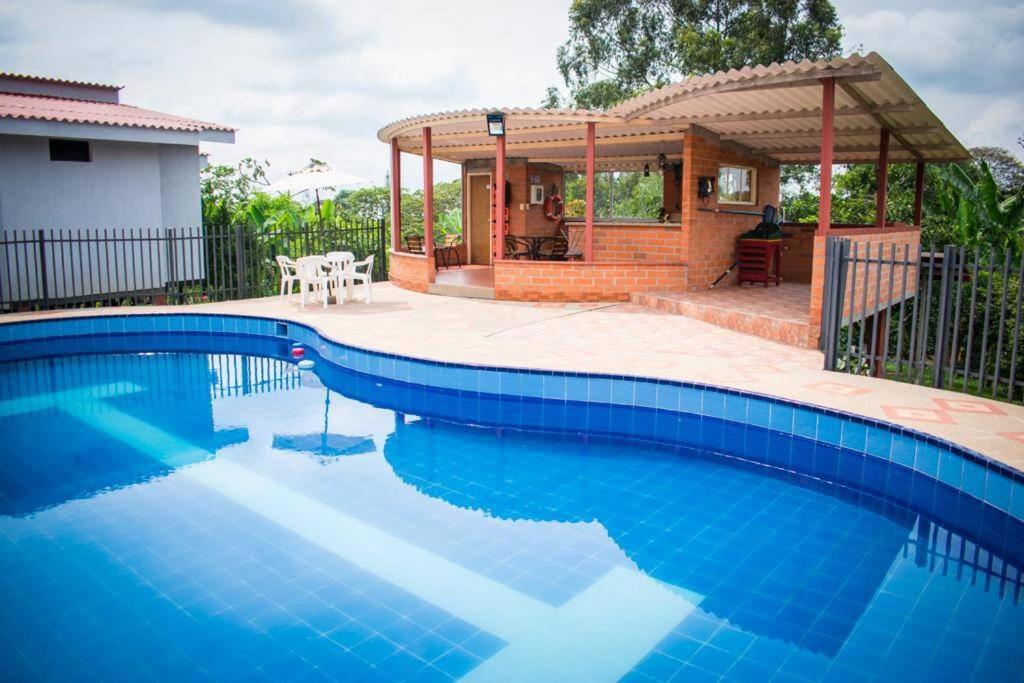 Cabaña Adropao Campestre con piscina y bbq