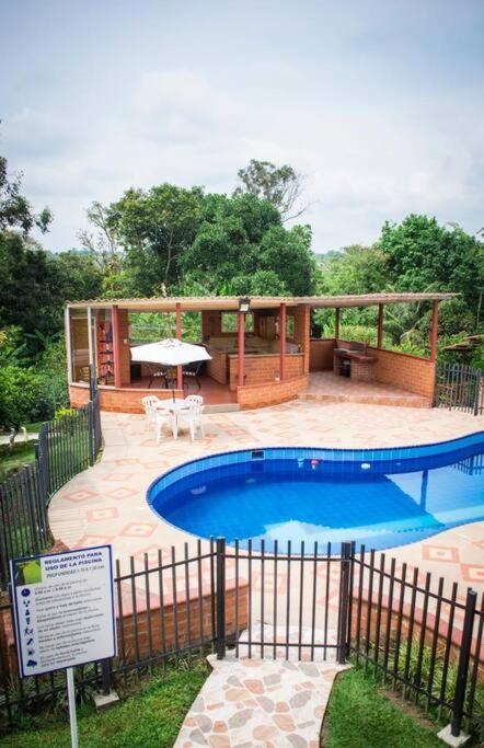 Cabaña Adropao Campestre con piscina y bbq