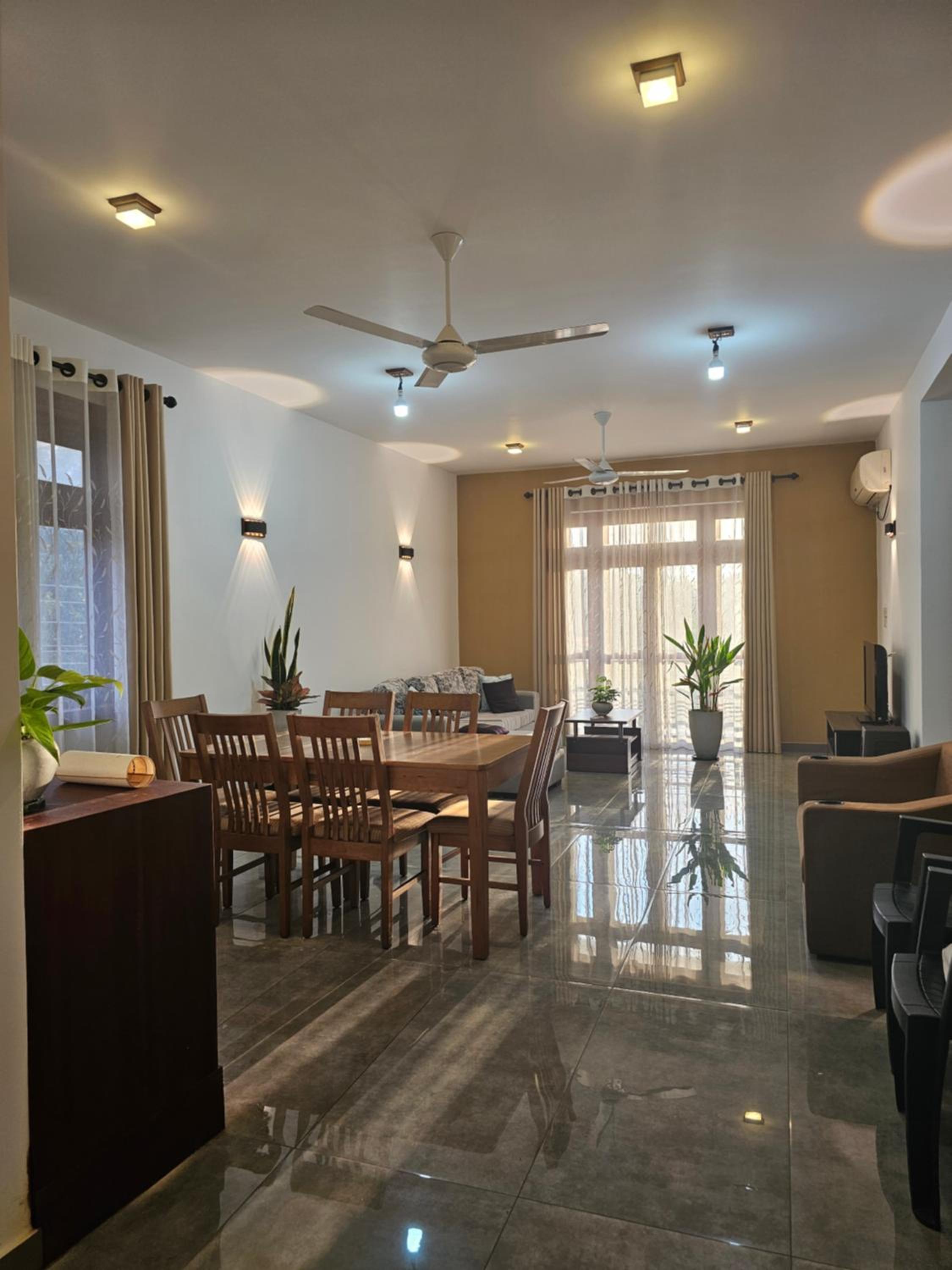 Lakeview Apartment with Modern Interior and Facilities