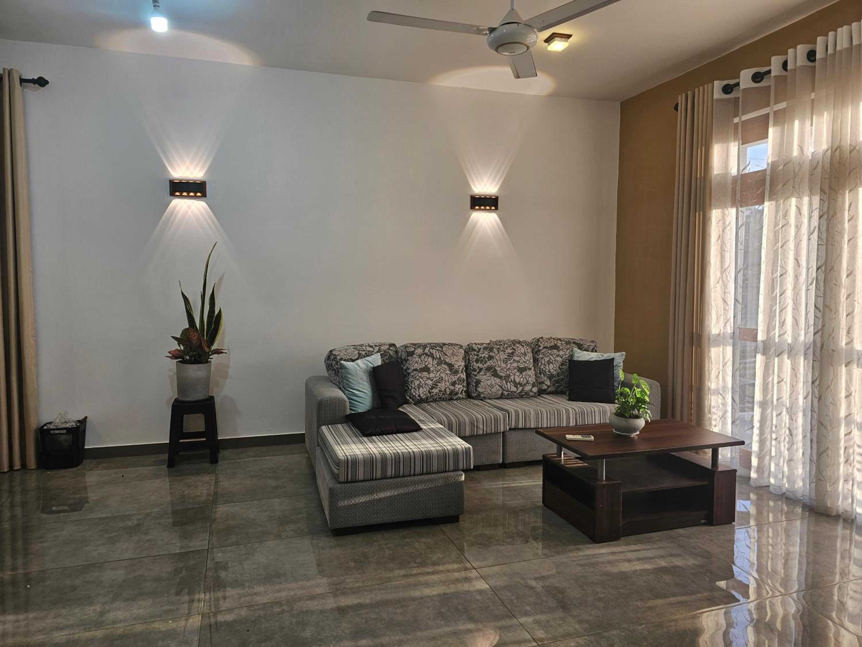 Lakeview Apartment with Modern Interior and Facilities