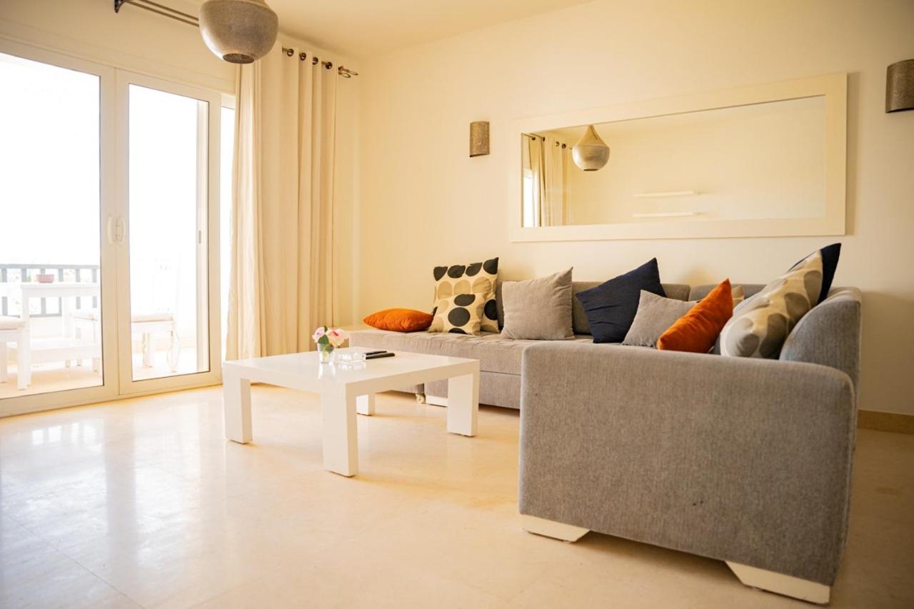 Nayah Stays, Joubal Lagoons flowery apartment