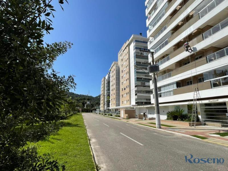 Cód 158 - Apartamento á 300m do mar.
