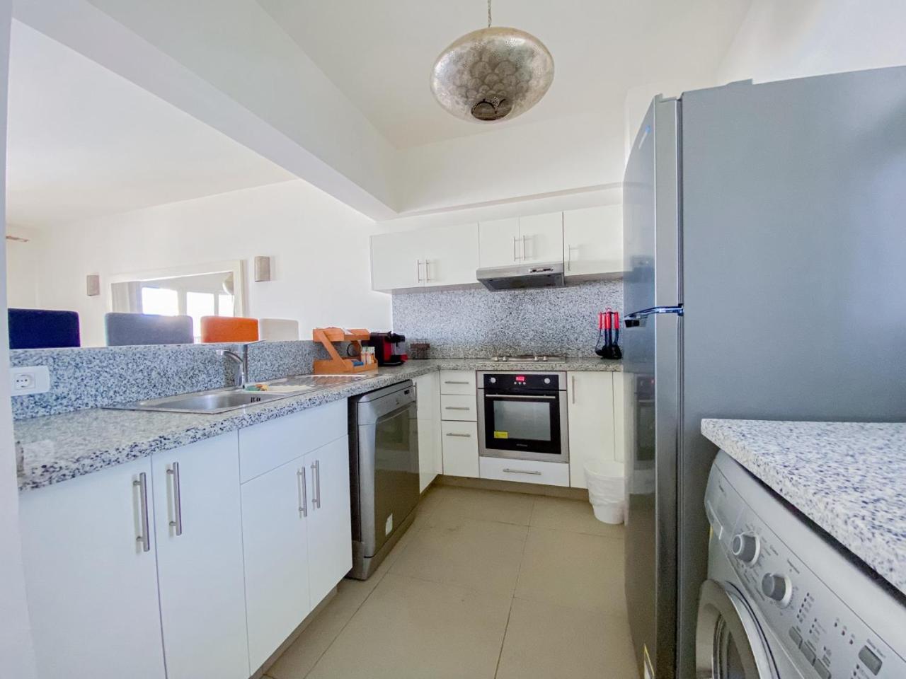 Nayah Stays, Joubal Lagoons flowery apartment
