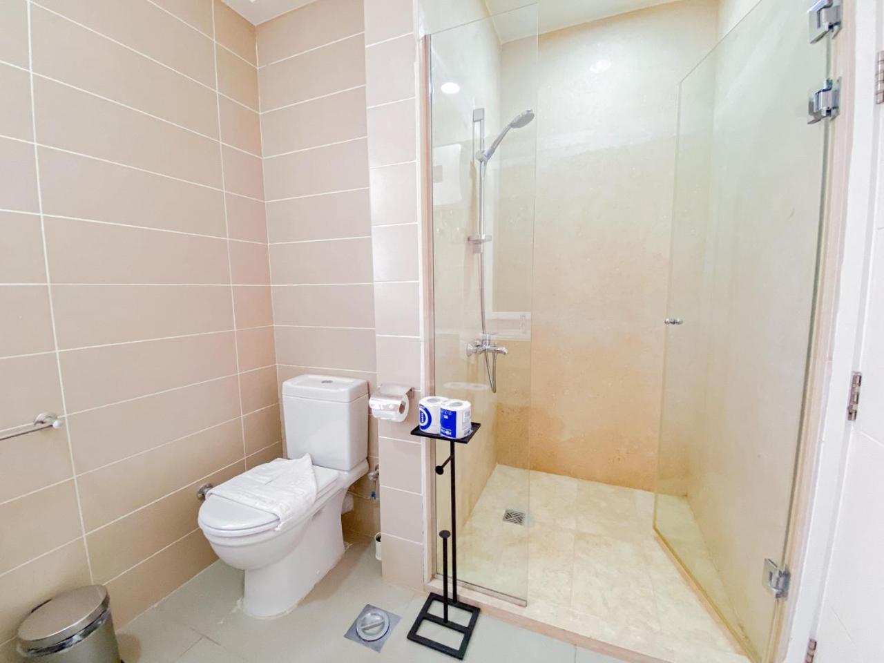 Nayah Stays, Joubal Lagoons flowery apartment