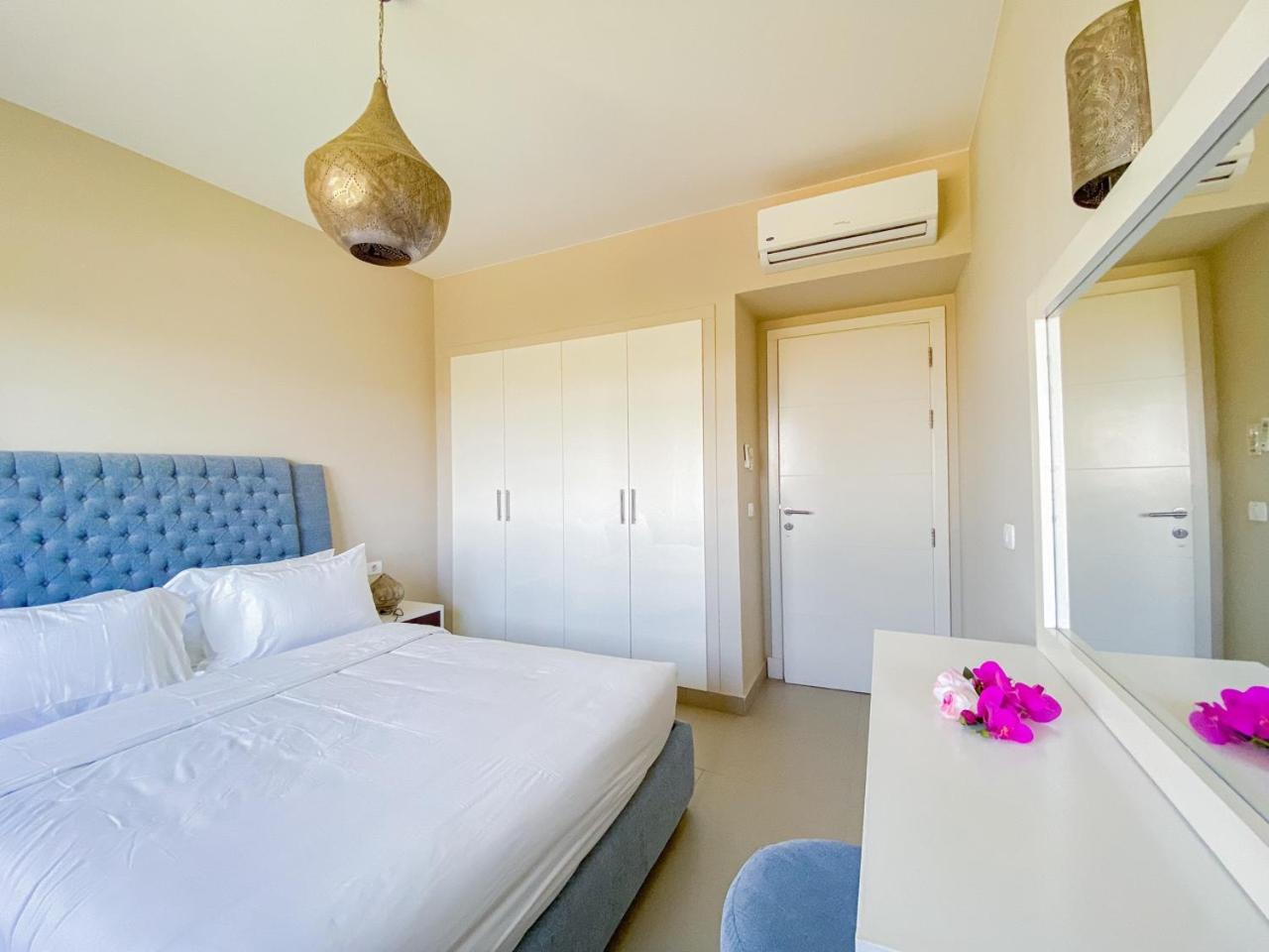 Nayah Stays, Joubal Lagoons flowery apartment