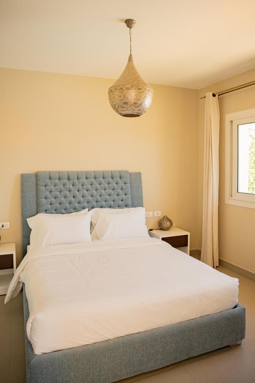 Nayah Stays, Joubal Lagoons flowery apartment