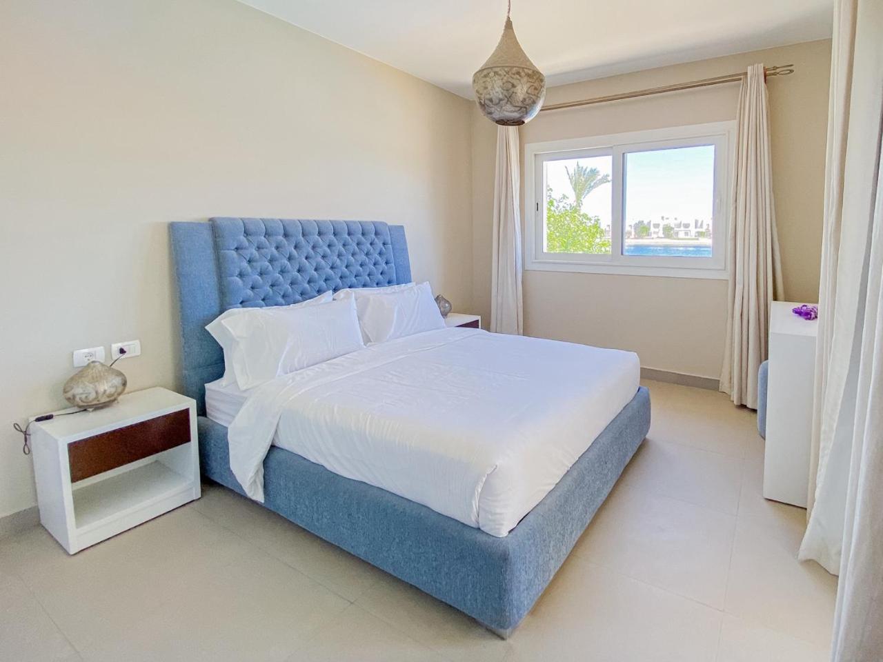 Nayah Stays, Joubal Lagoons flowery apartment