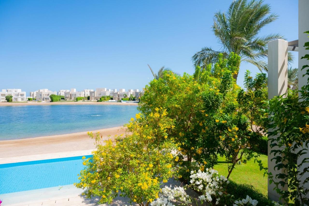 Nayah Stays, Joubal Lagoons flowery apartment