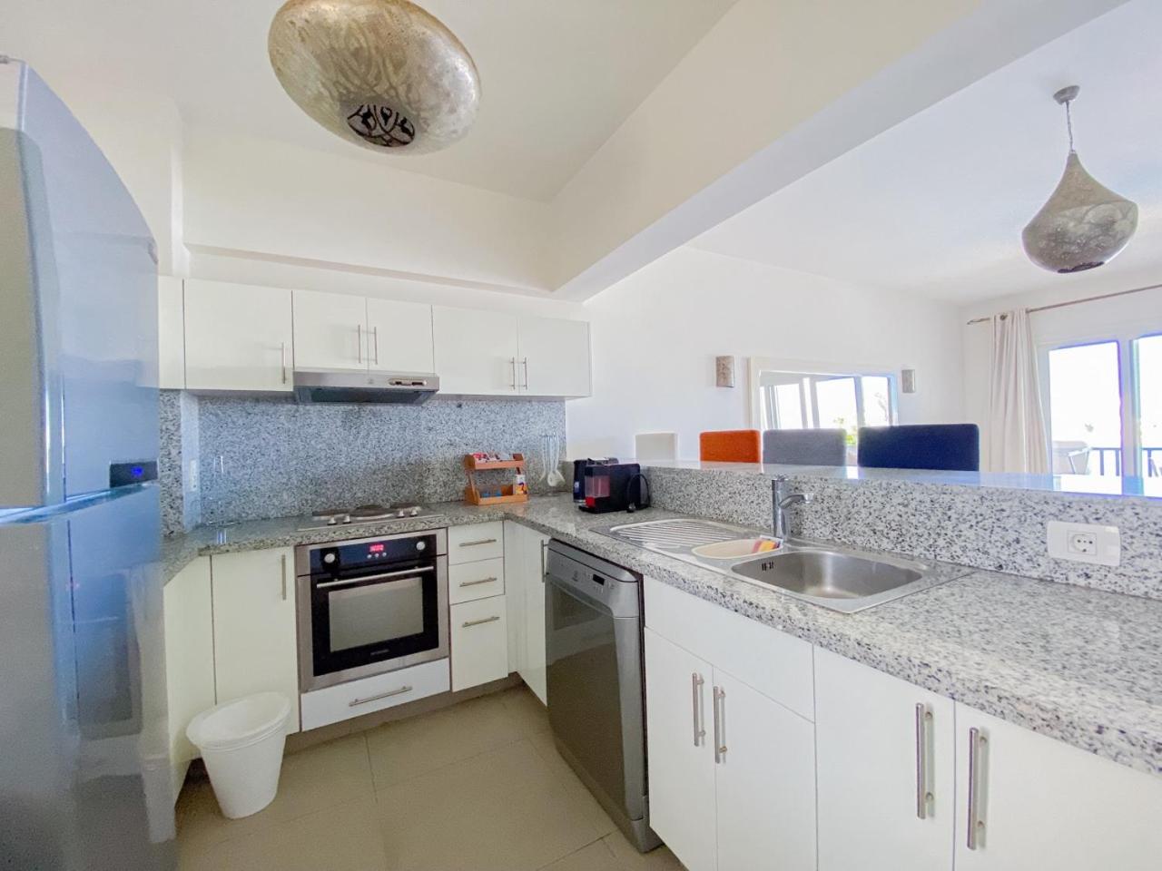 Nayah Stays, Joubal Lagoons flowery apartment