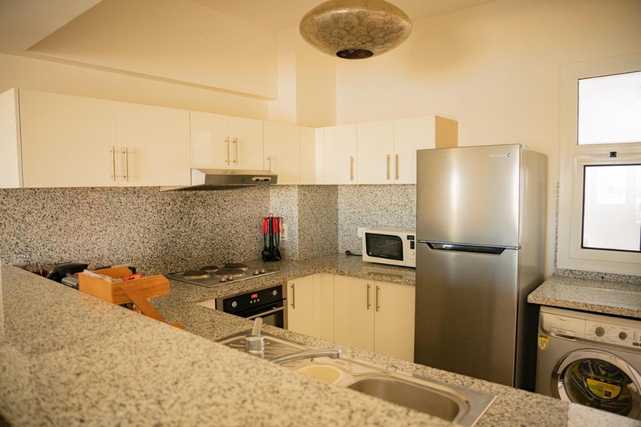 Nayah Stays, Joubal Lagoons flowery apartment