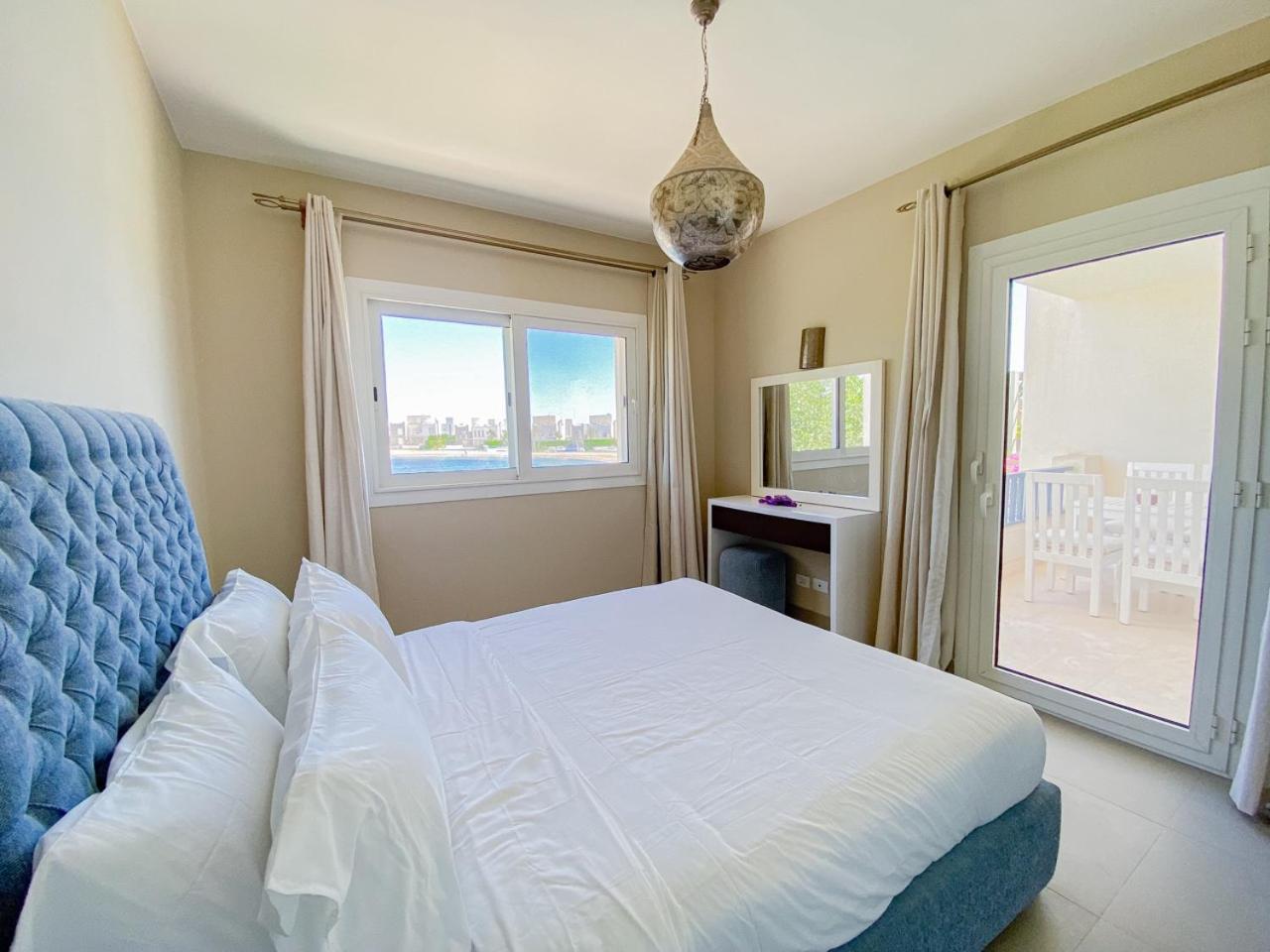 Nayah Stays, Joubal Lagoons flowery apartment