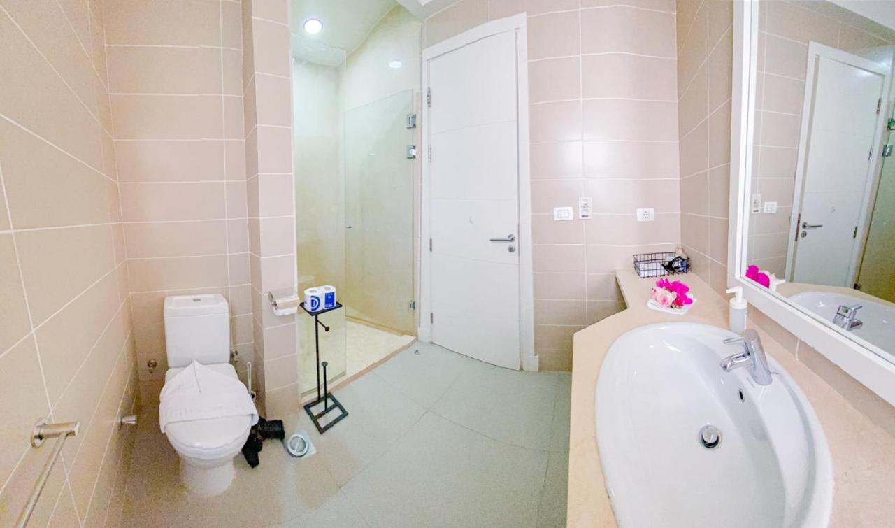 Nayah Stays, Joubal Lagoons flowery apartment