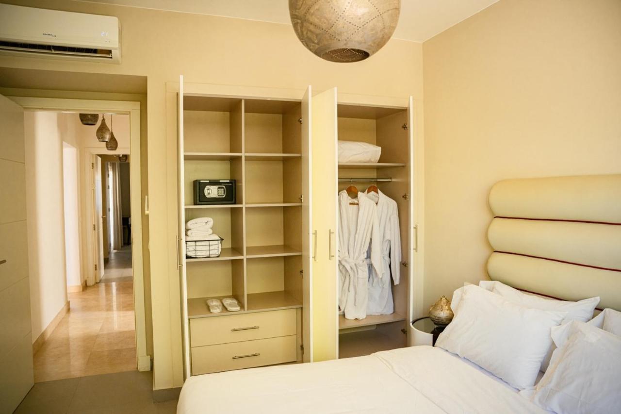 Nayah Stays, Joubal Lagoons flowery apartment