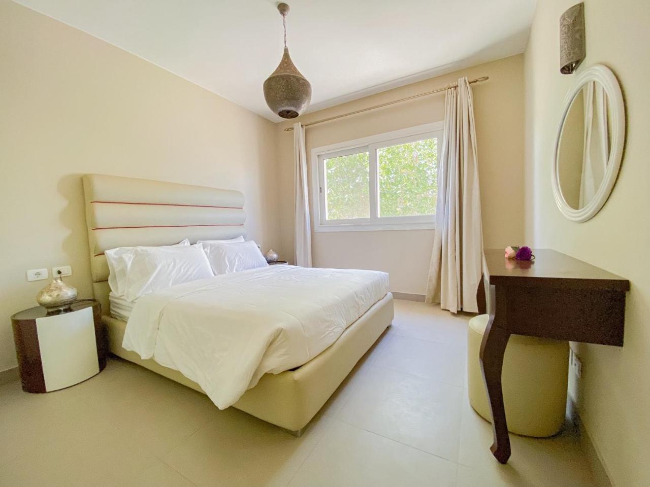 Nayah Stays, Joubal Lagoons flowery apartment