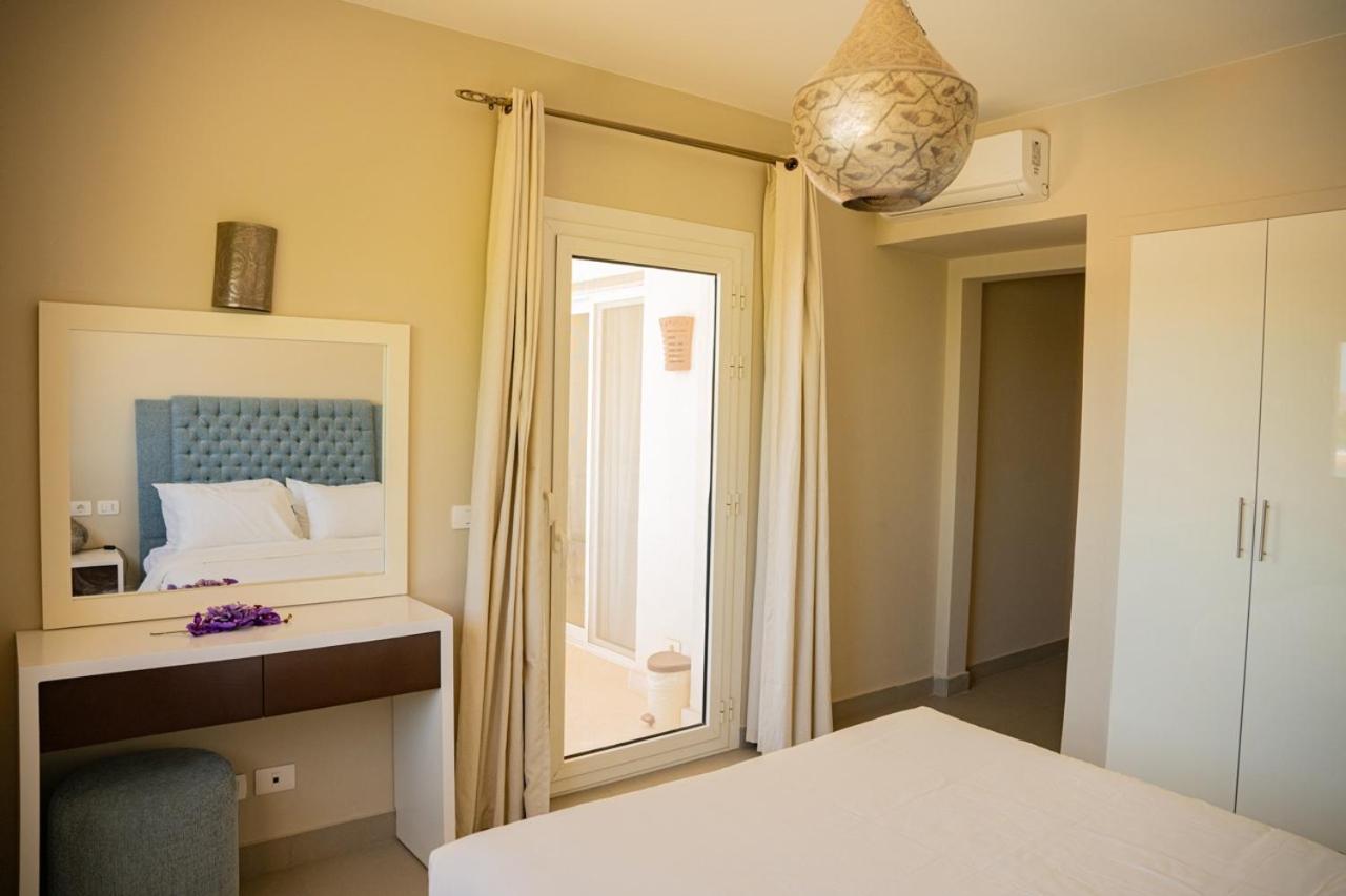 Nayah Stays, Joubal Lagoons flowery apartment