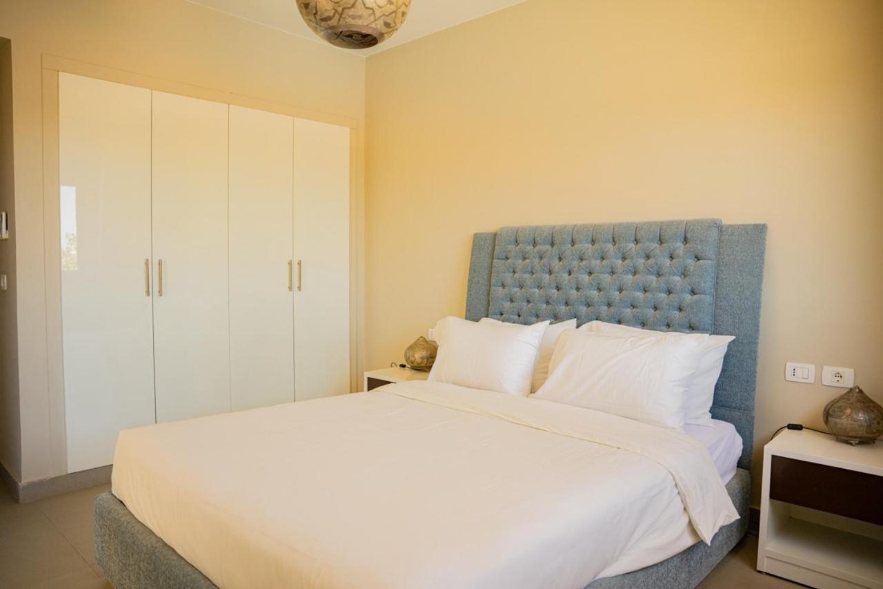 Nayah Stays, Joubal Lagoons flowery apartment